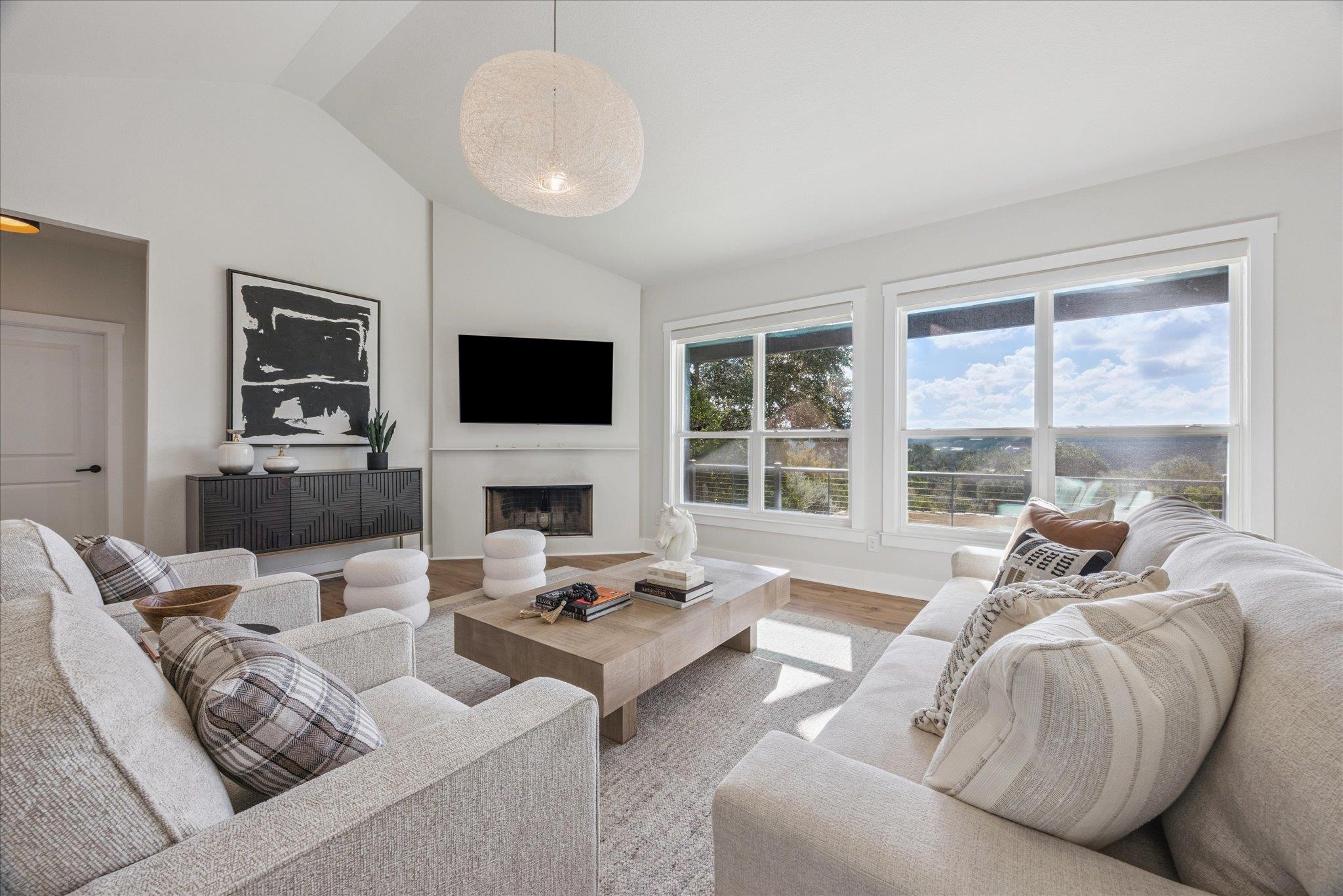 Image 3 of 35 For 2902 Summit Dr