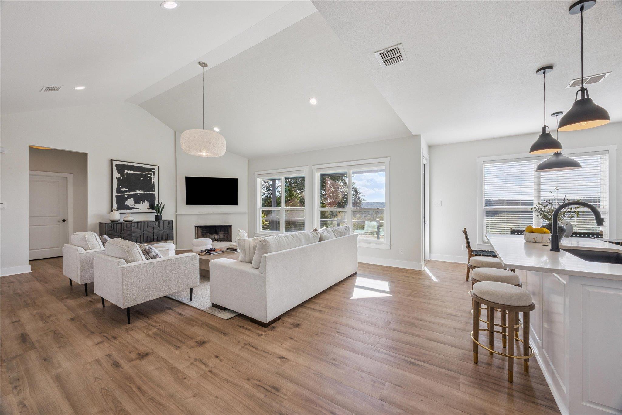 Image 4 of 35 For 2902 Summit Dr