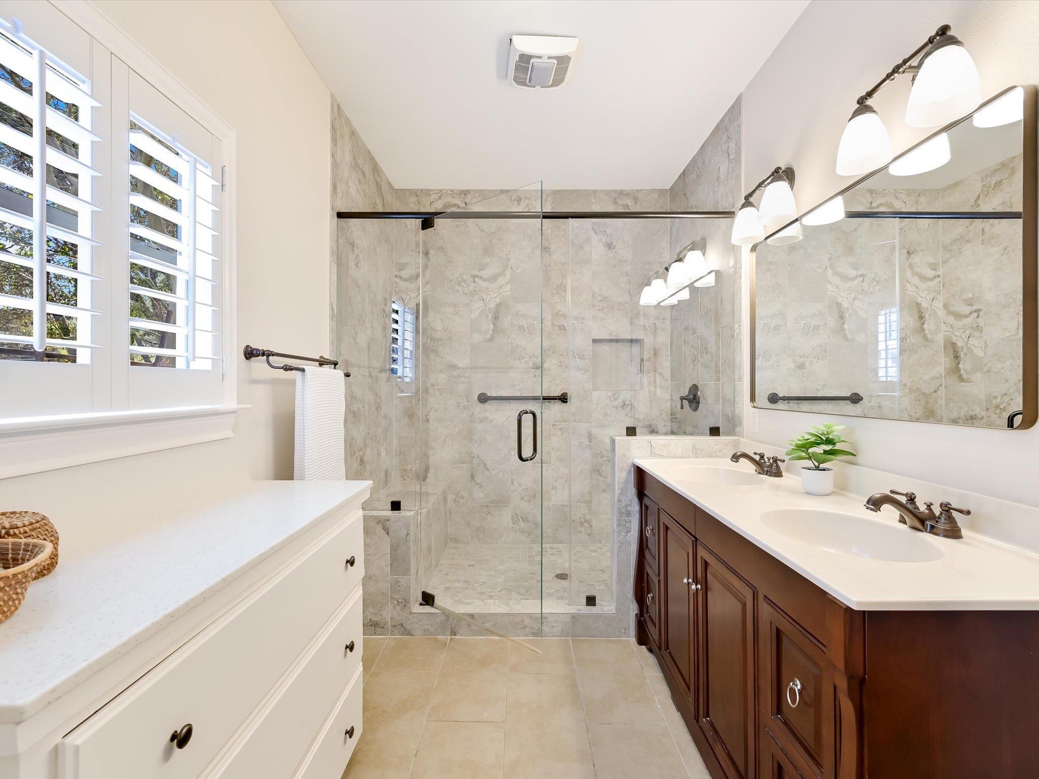 Image 14 of 33 For 20 Meridian Dr