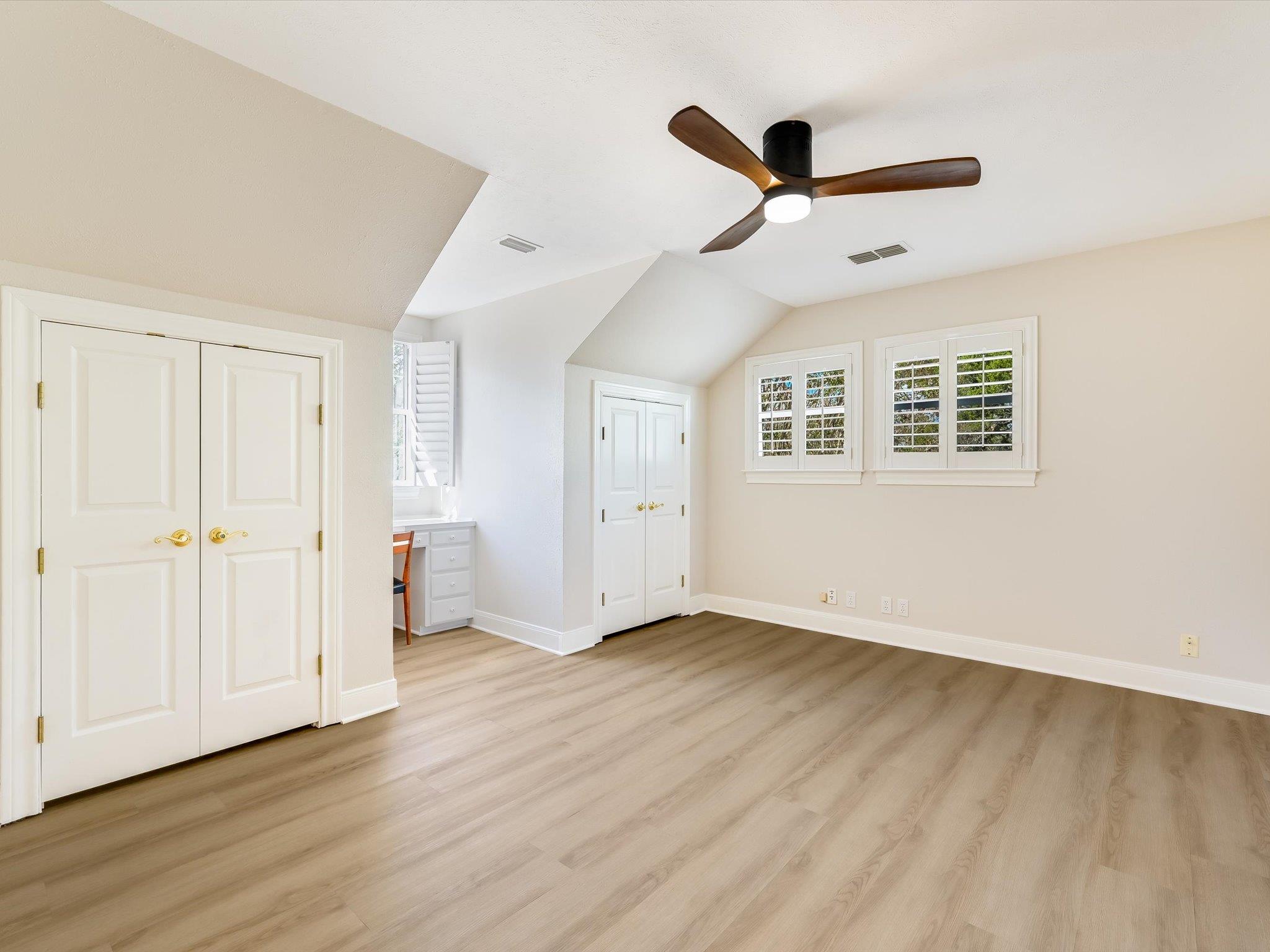 Image 18 of 33 For 20 Meridian Dr