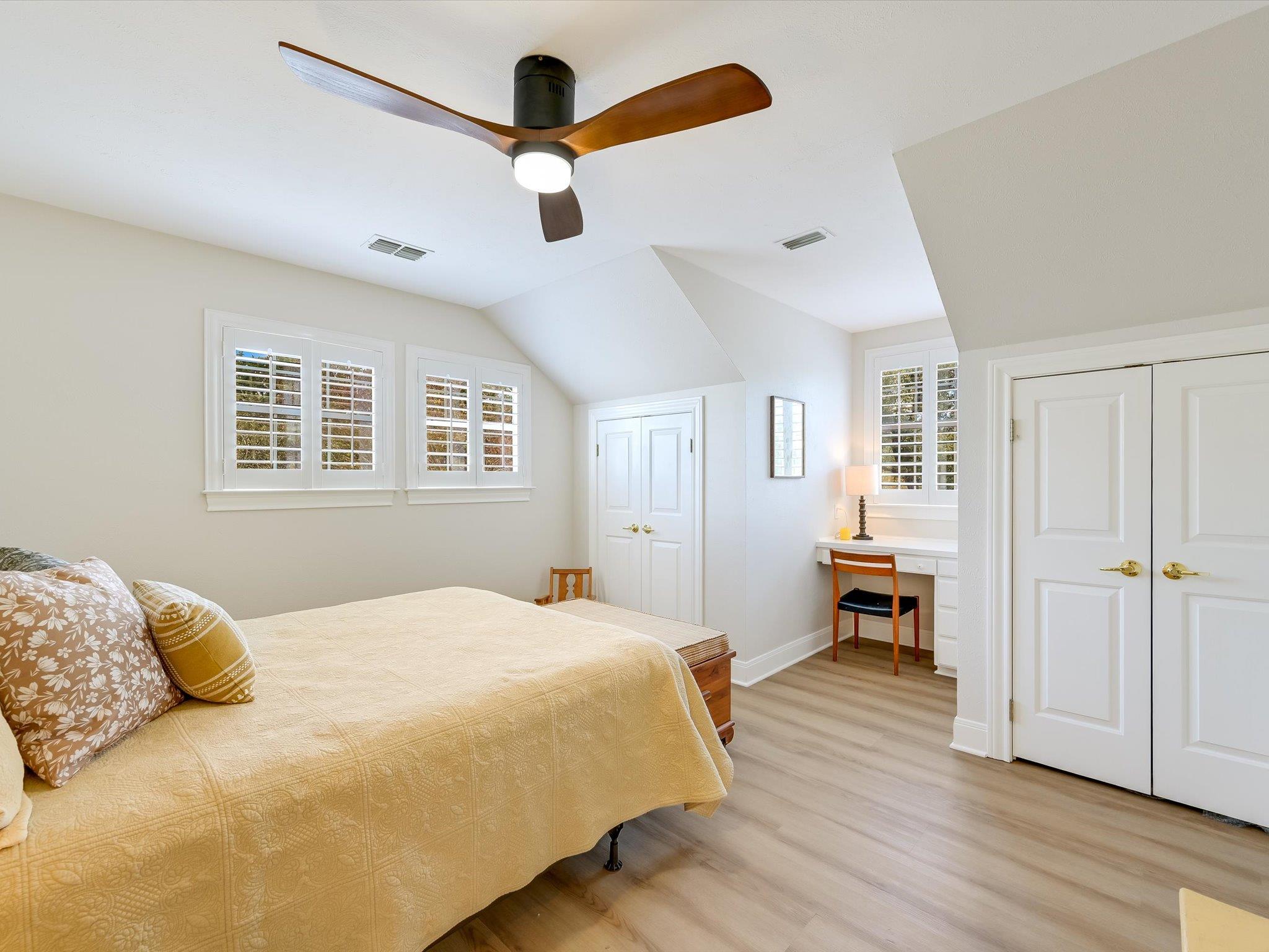 Image 19 of 33 For 20 Meridian Dr