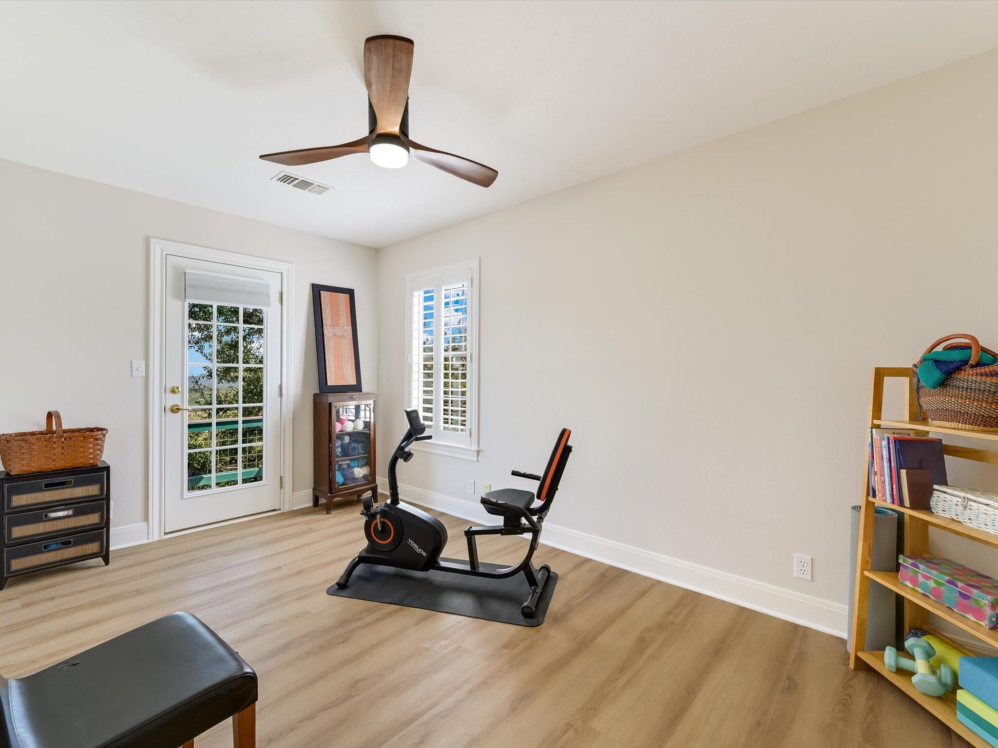 Image 21 of 33 For 20 Meridian Dr