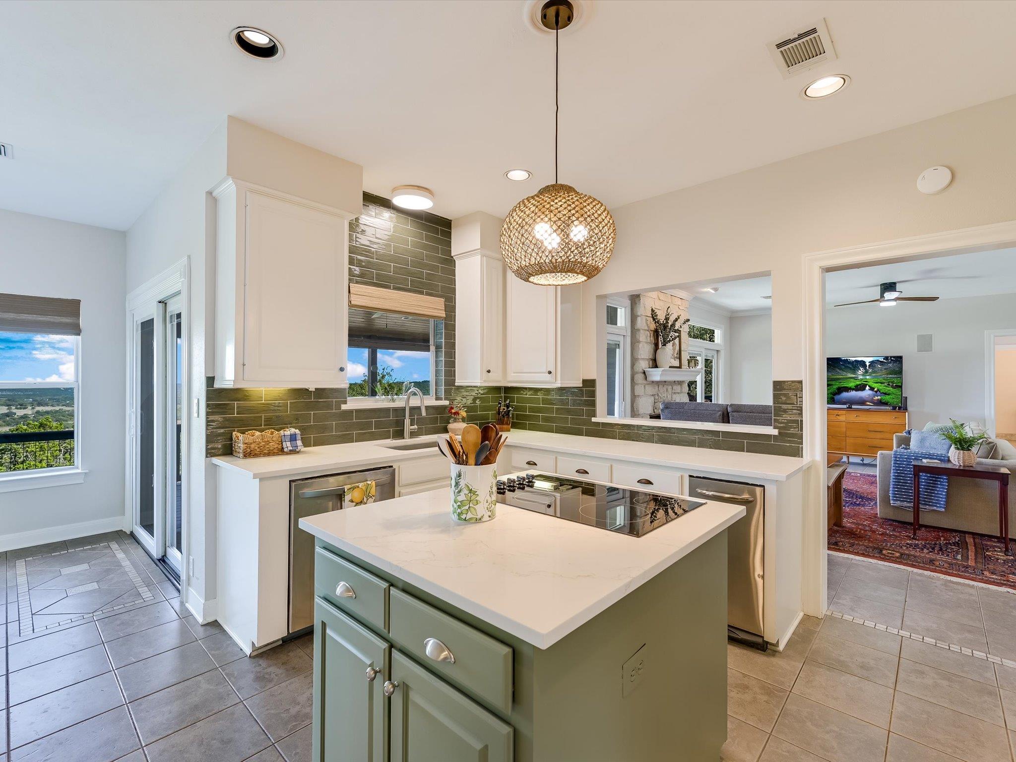 Image 6 of 33 For 20 Meridian Dr