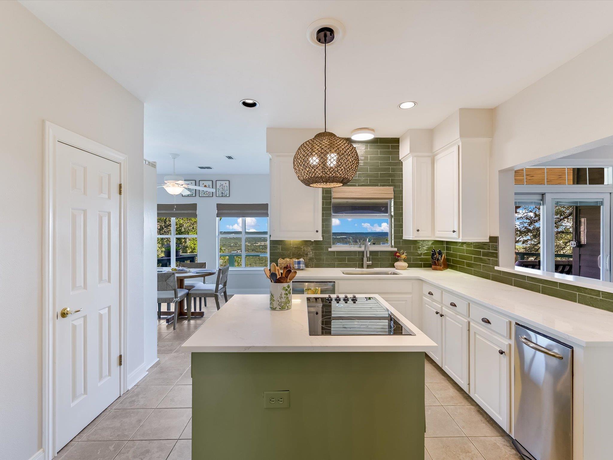 Image 8 of 33 For 20 Meridian Dr