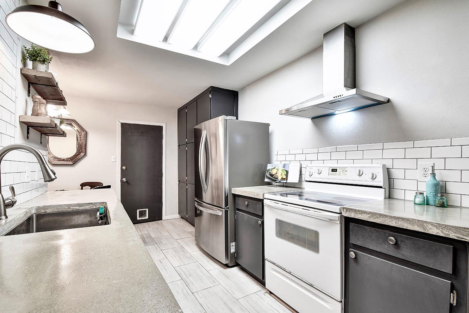 Image 10 of 26 For 937 Sundance St