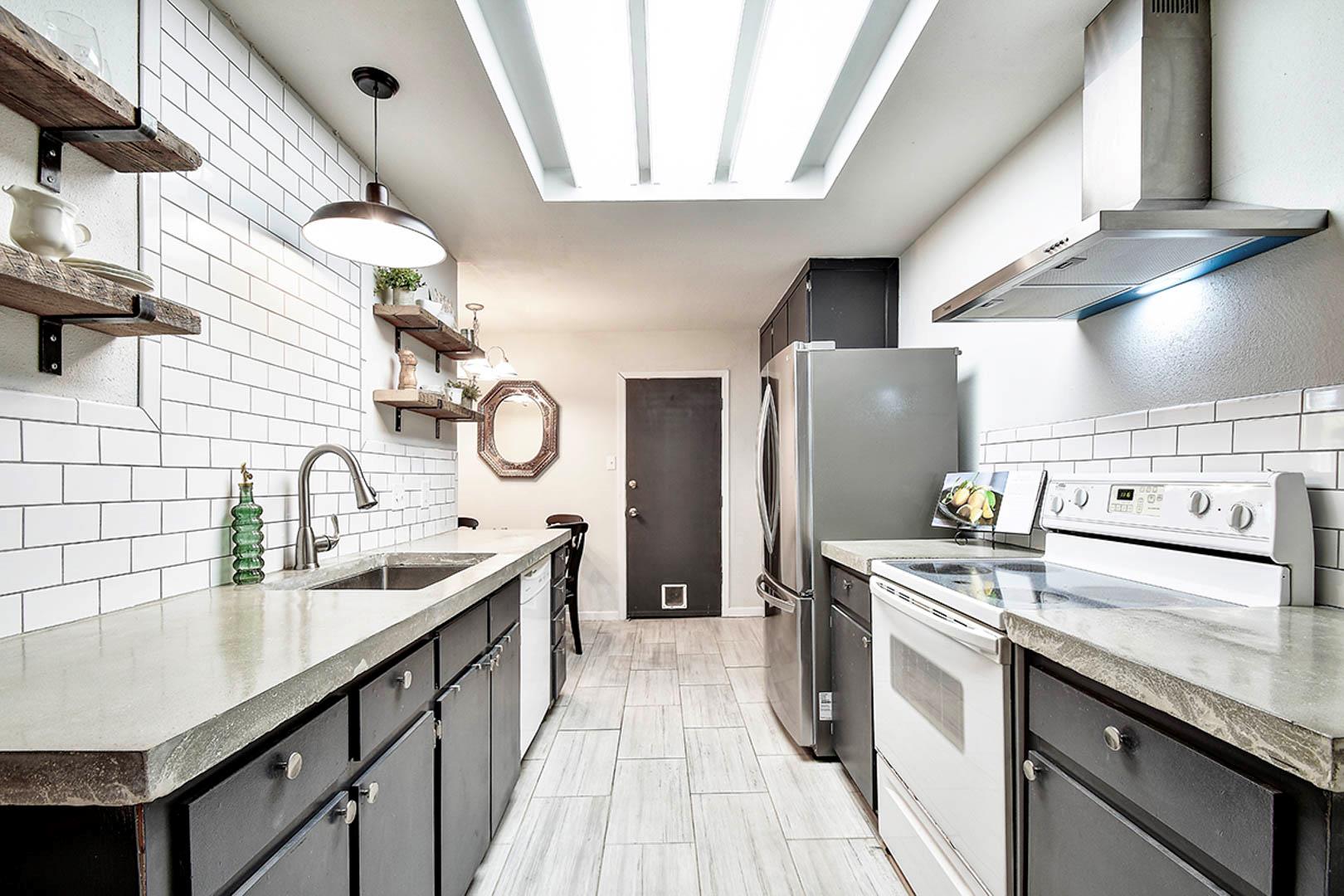 Image 11 of 26 For 937 Sundance St