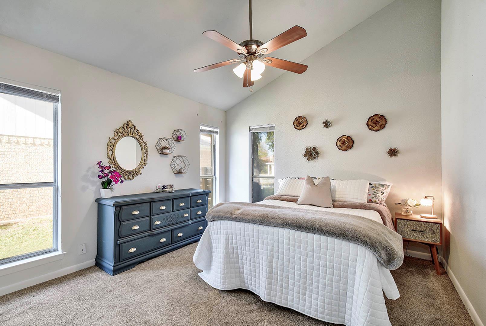 Image 17 of 26 For 937 Sundance St