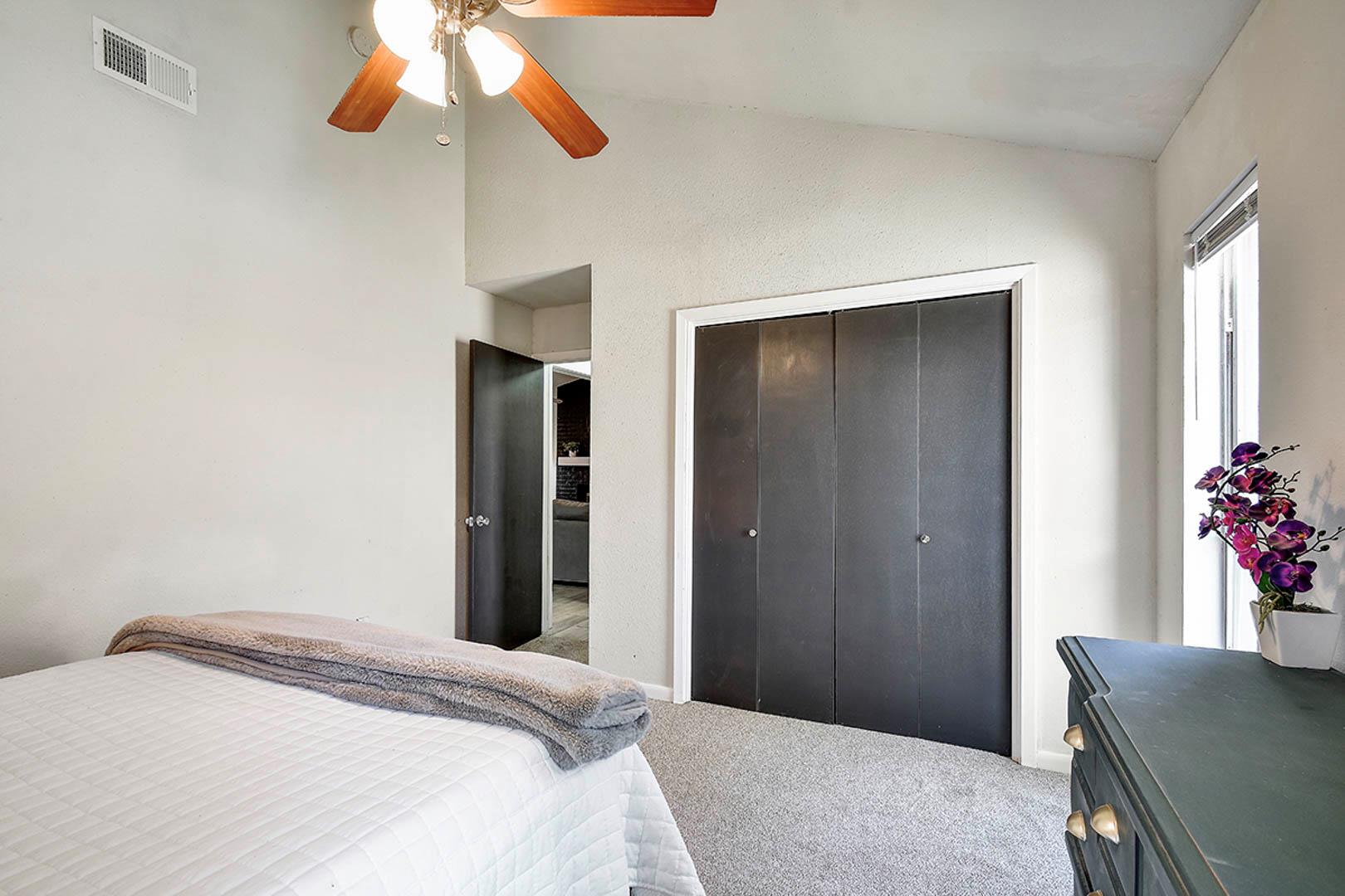 Image 18 of 26 For 937 Sundance St