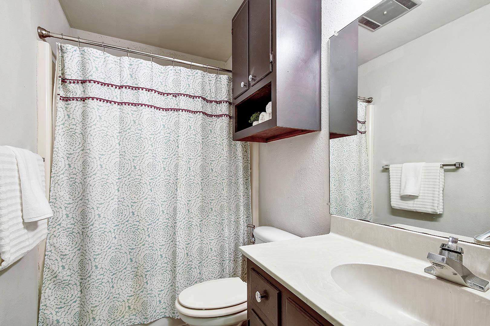 Image 19 of 26 For 937 Sundance St