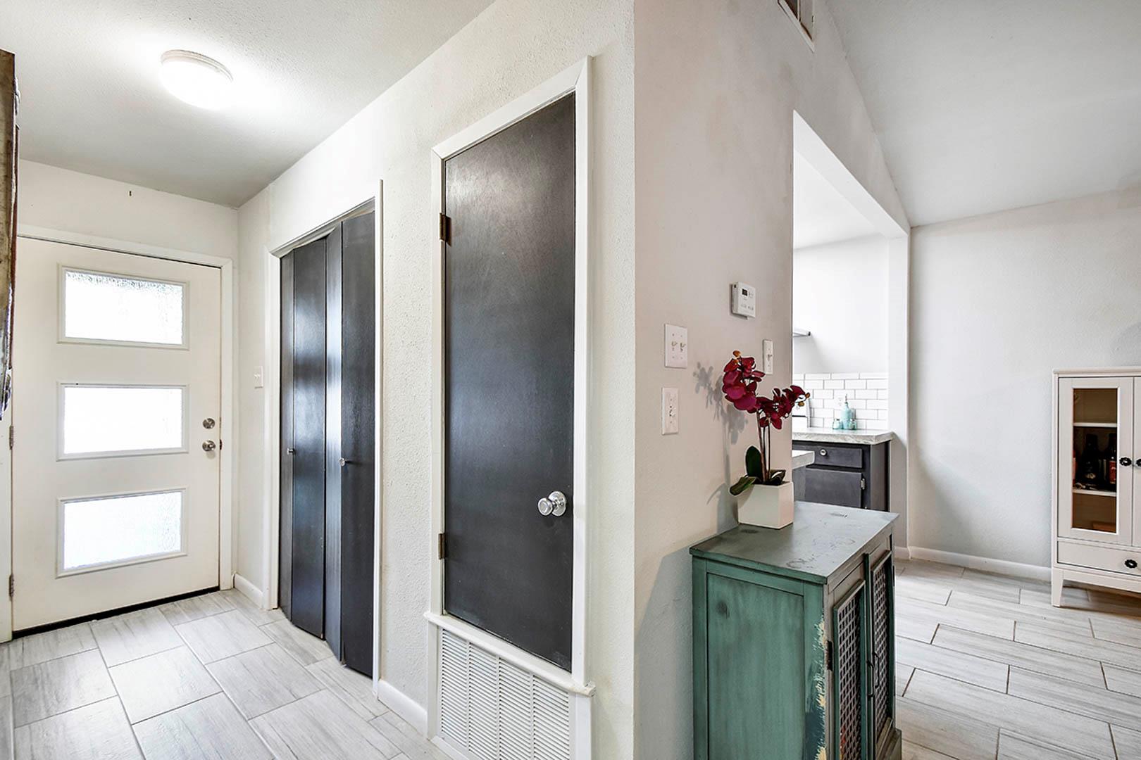 Image 9 of 26 For 937 Sundance St