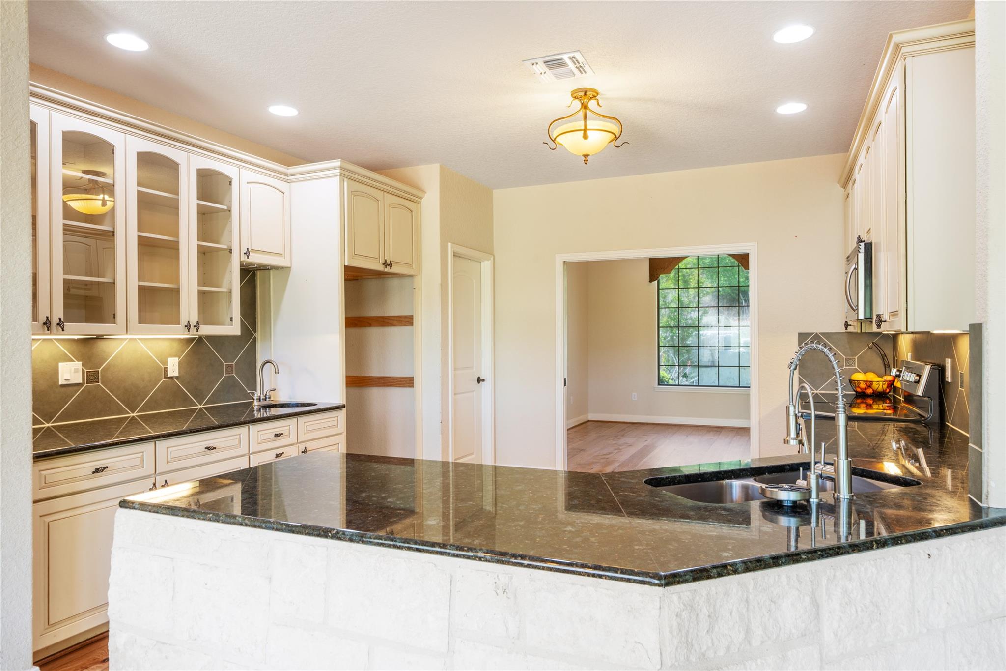 Image 11 of 35 For 170 Echo Canyon Dr N