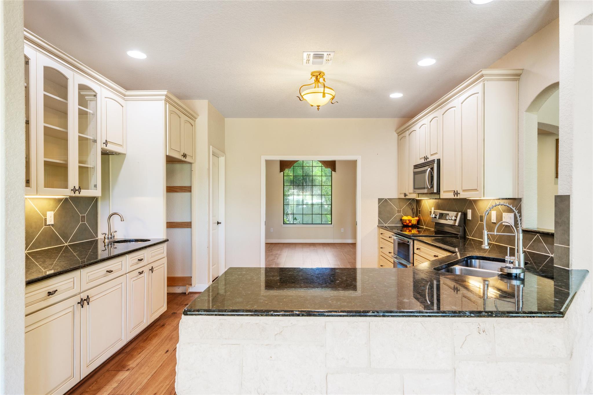 Image 12 of 35 For 170 Echo Canyon Dr N