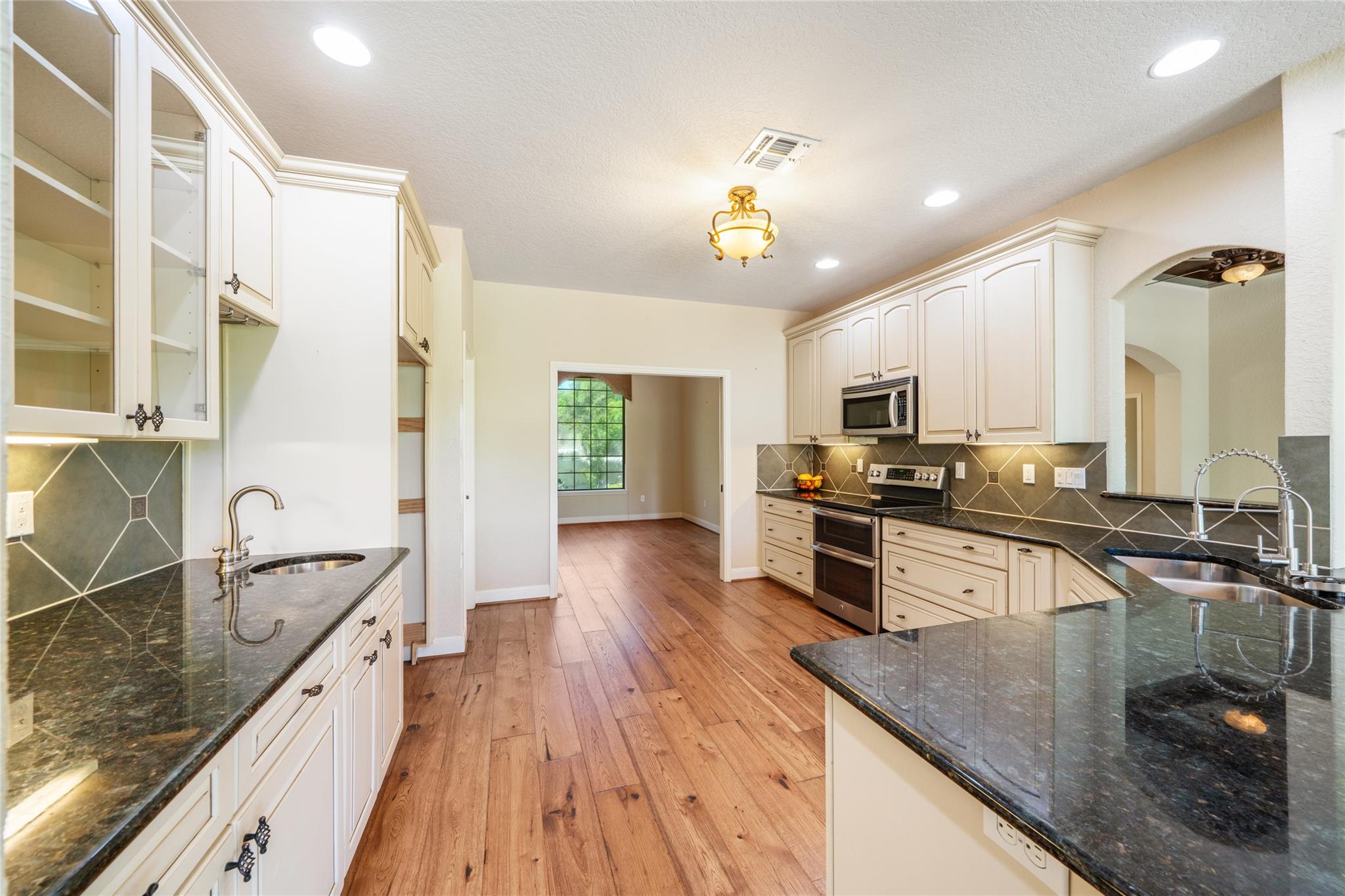 Image 13 of 35 For 170 Echo Canyon Dr N