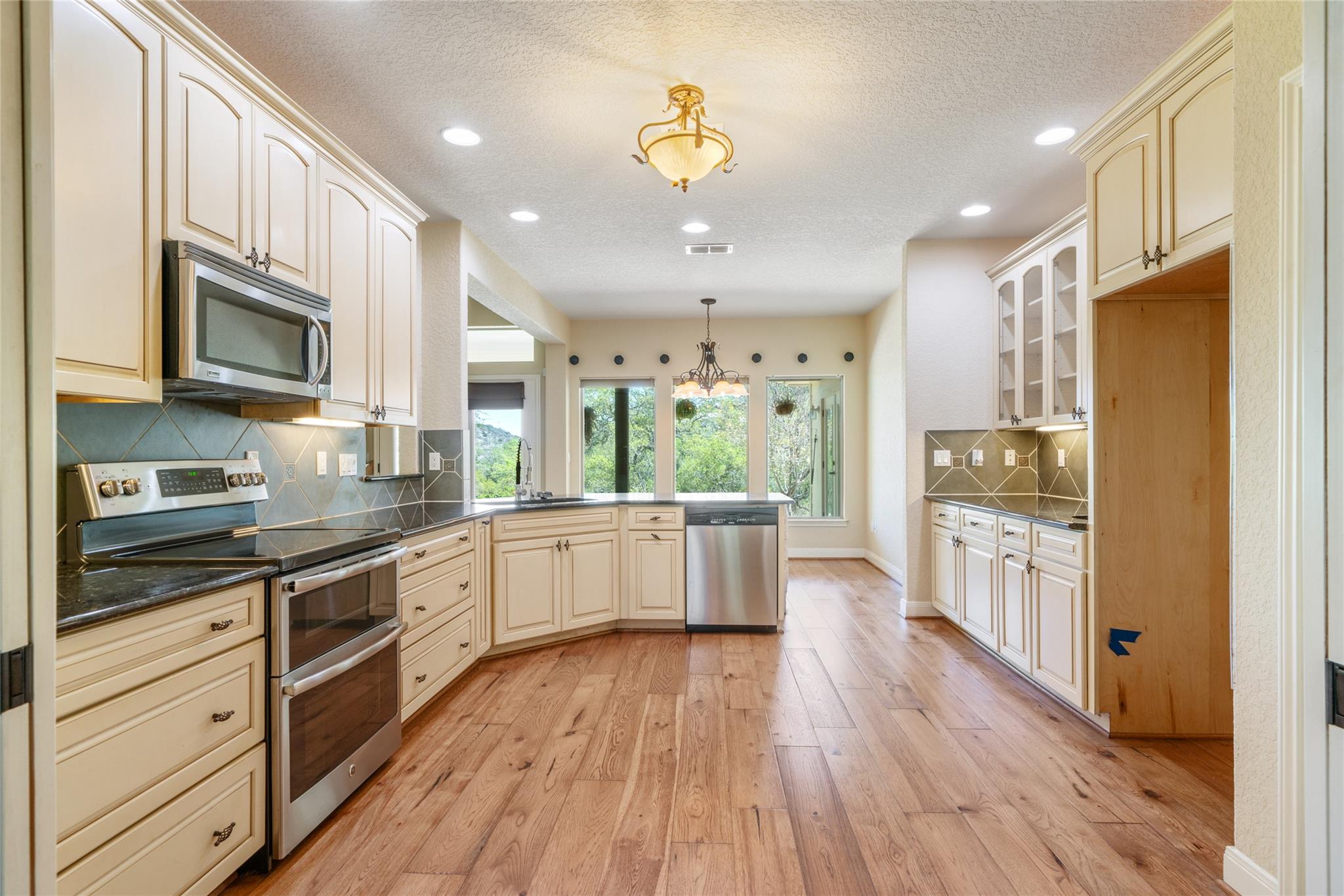 Image 14 of 35 For 170 Echo Canyon Dr N