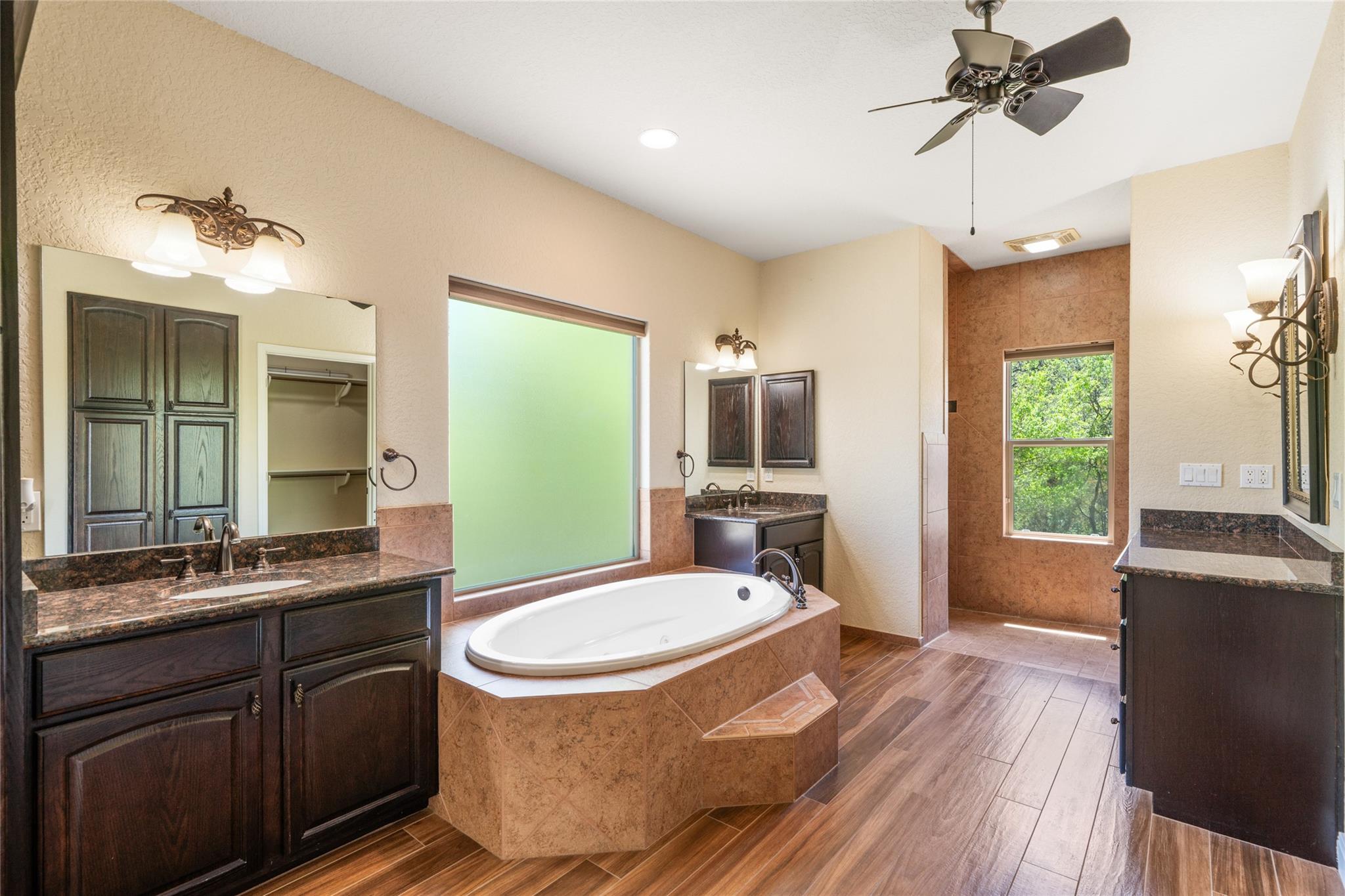 Image 17 of 35 For 170 Echo Canyon Dr N