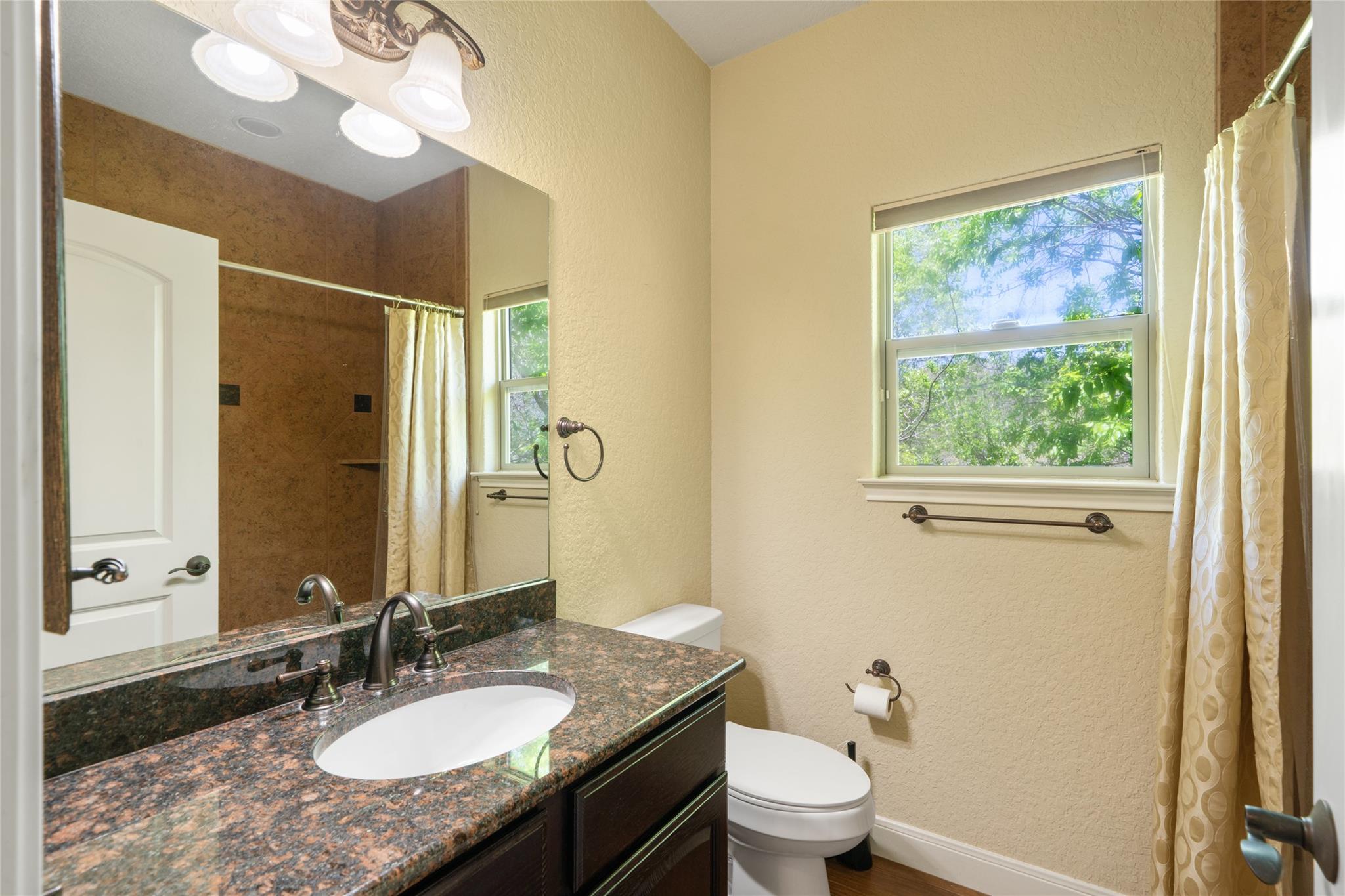 Image 22 of 35 For 170 Echo Canyon Dr N