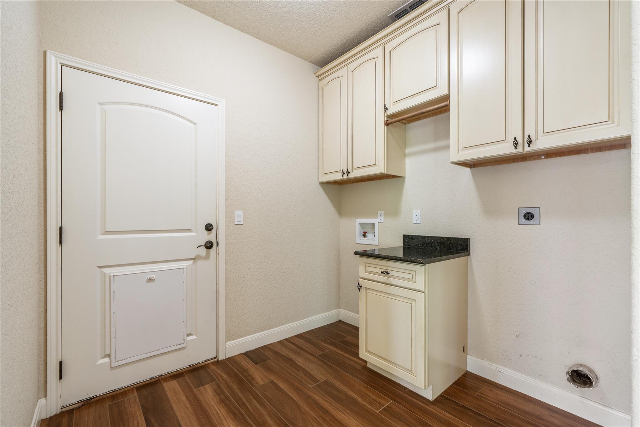 Image 23 of 35 For 170 Echo Canyon Dr N