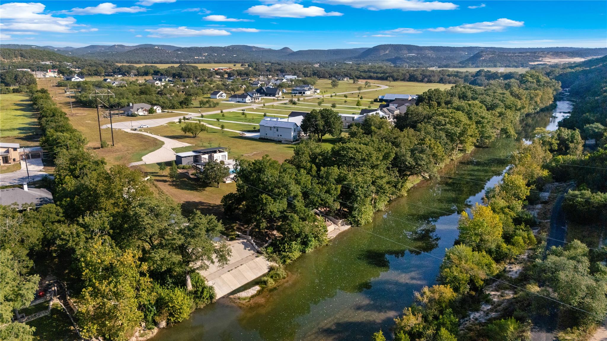 Image 3 of 11 For 832 Wade Rd 