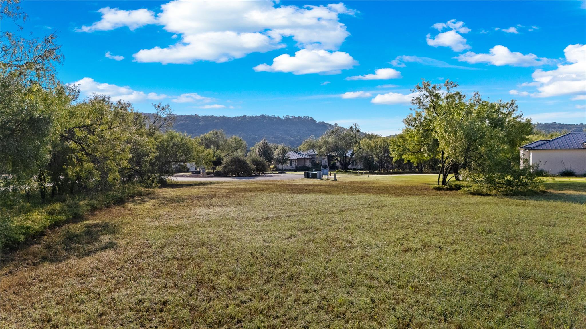 Image 5 of 11 For 832 Wade Rd 