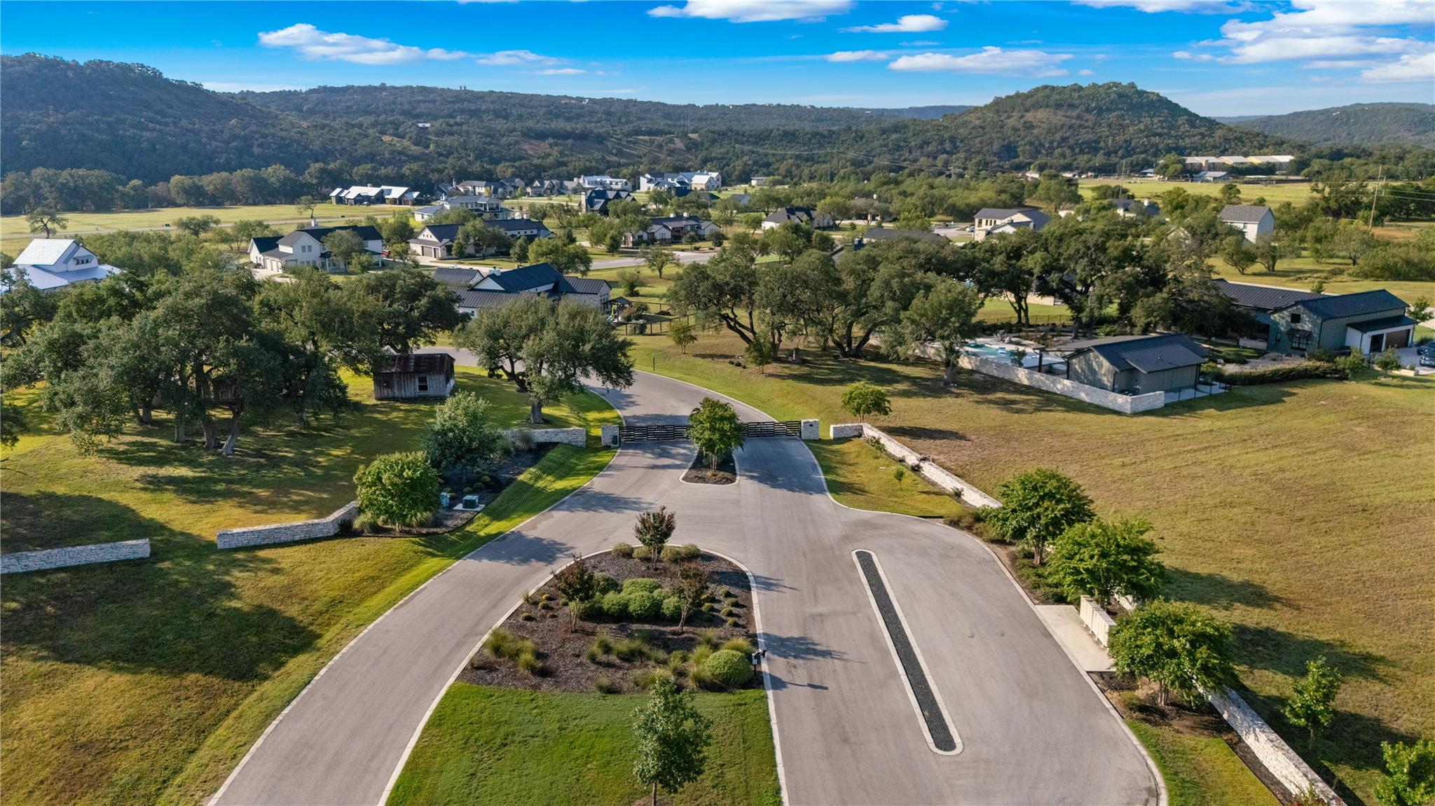 Image 6 of 11 For 832 Wade Rd 