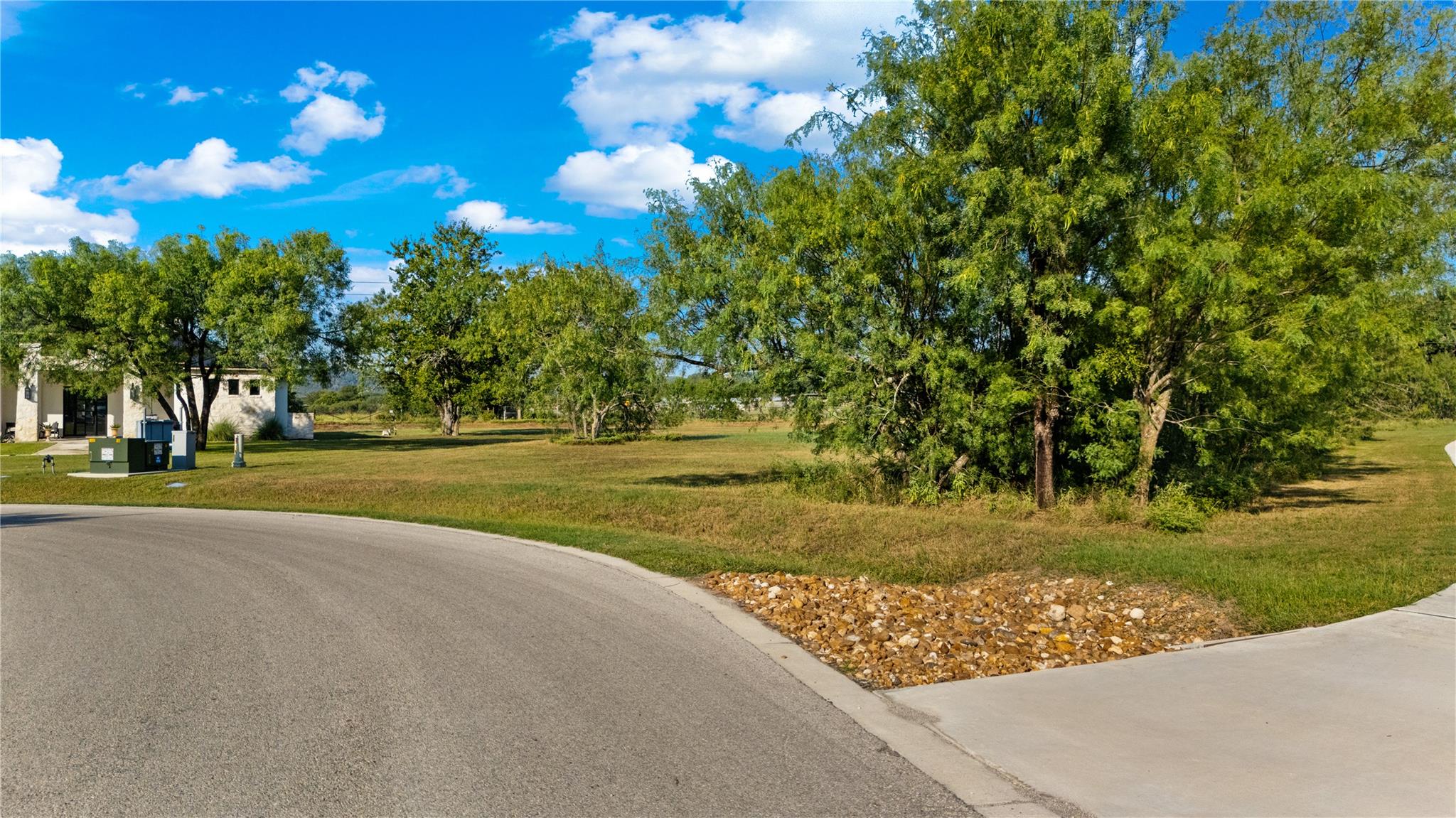 Image 9 of 11 For 832 Wade Rd 