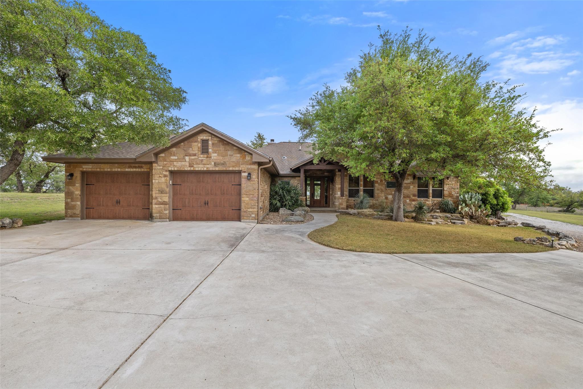 Details for 101 Crooked Oak Ln, Round Mountain, TX 78663
