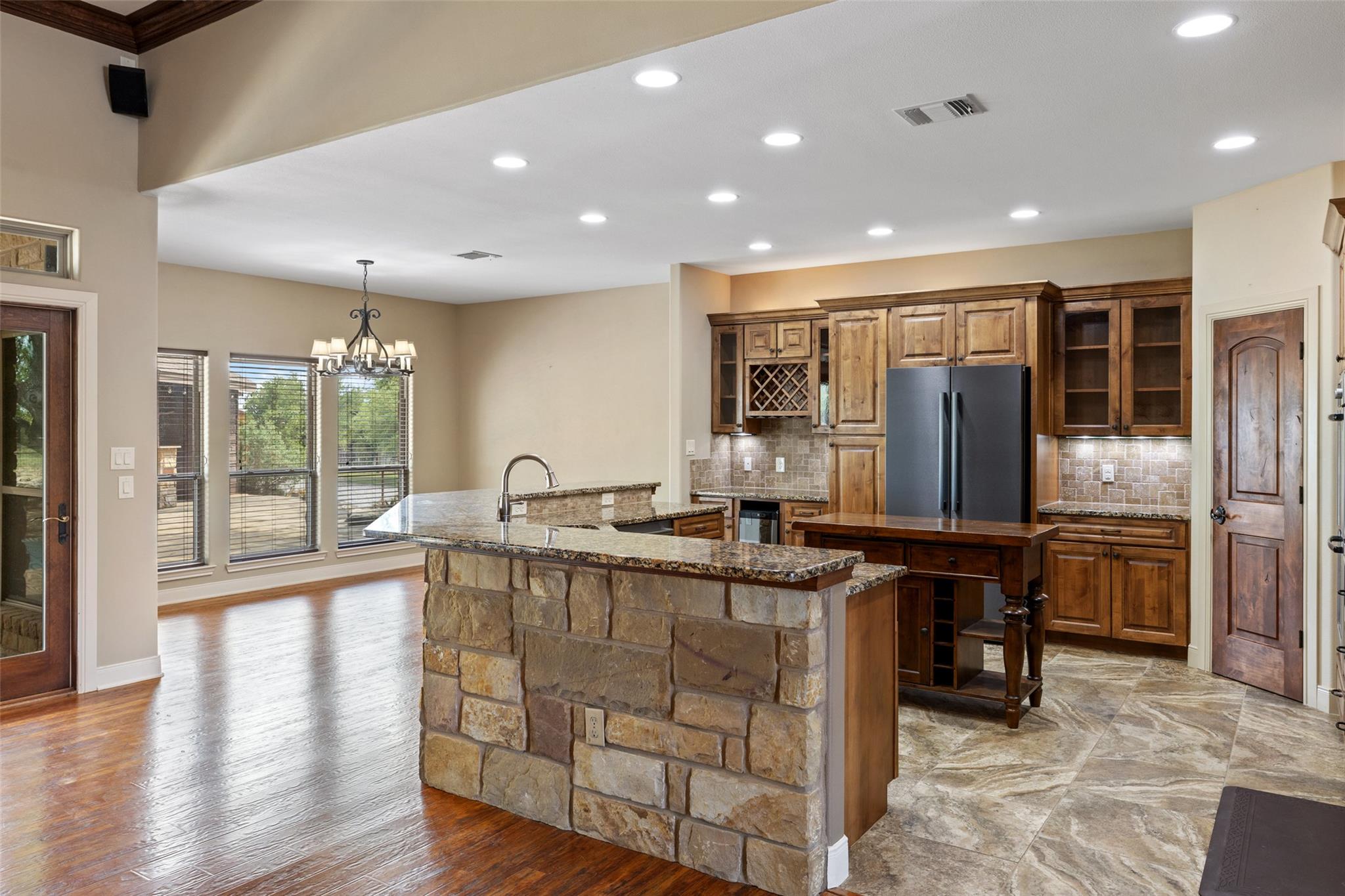 Image 4 of 40 For 101 Crooked Oak Ln