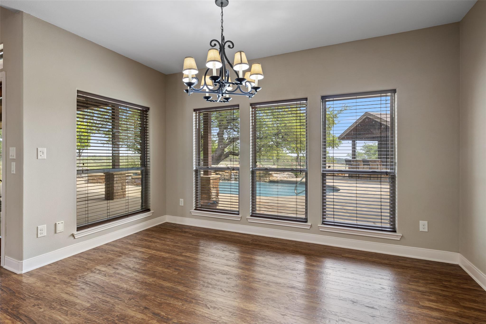 Image 8 of 40 For 101 Crooked Oak Ln