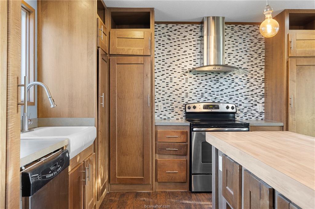 Image 3 of 32 For 2361 Smetana Rd