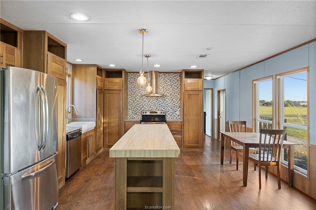 Image 4 of 32 For 2361 Smetana Rd