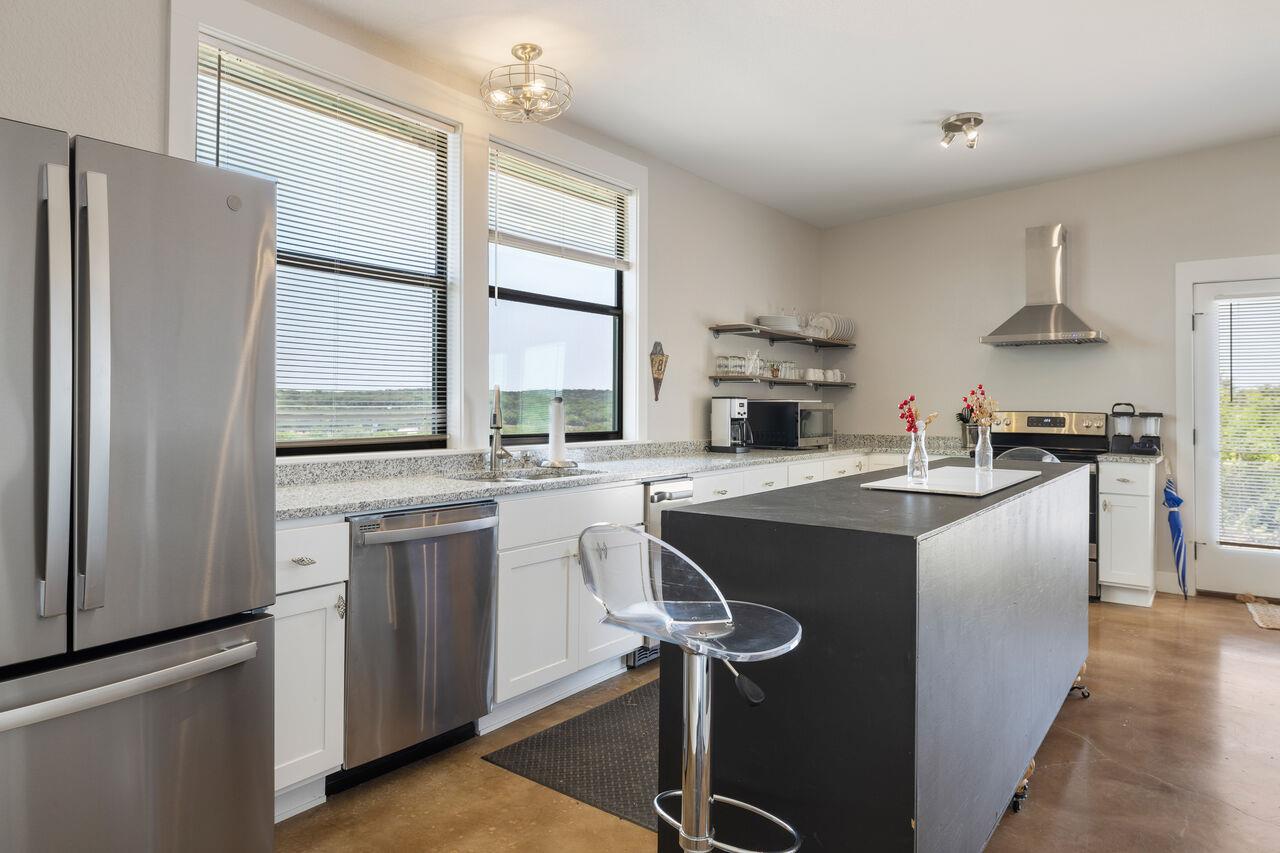 Image 11 of 40 For 25404 Hamilton Pool Rd