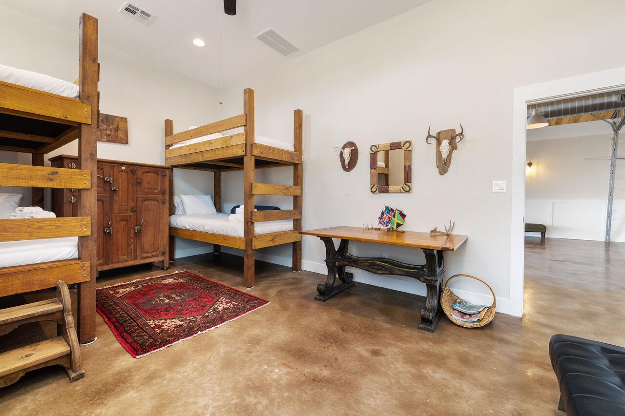Image 9 of 40 For 25404 Hamilton Pool Rd