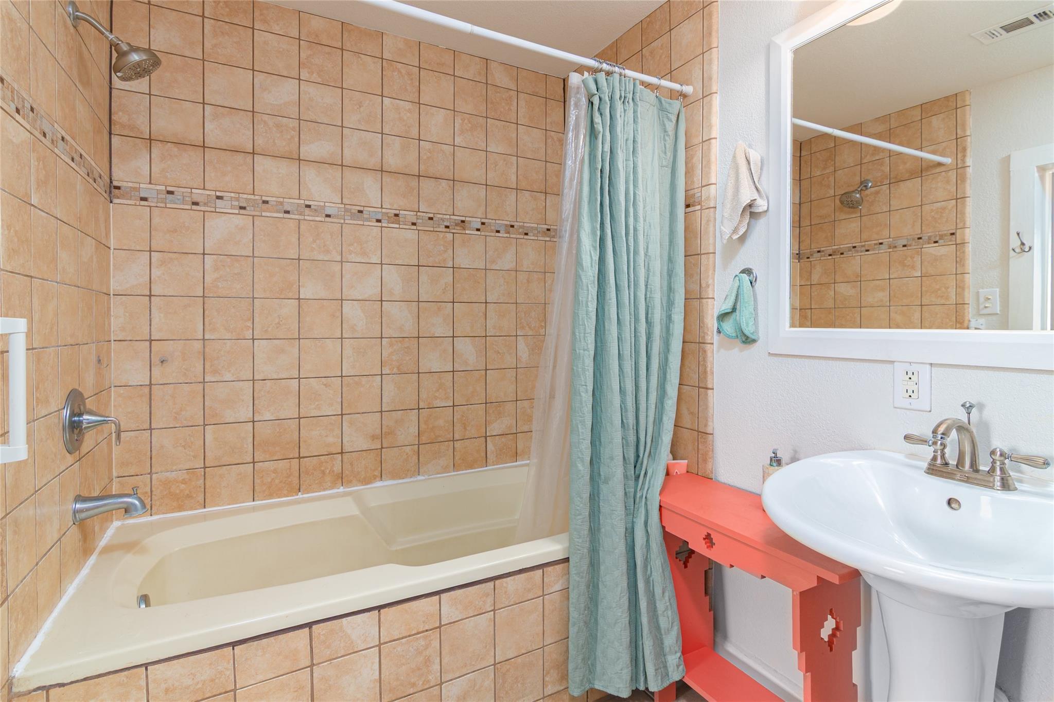 Image 13 of 26 For 204 Prim Rose St