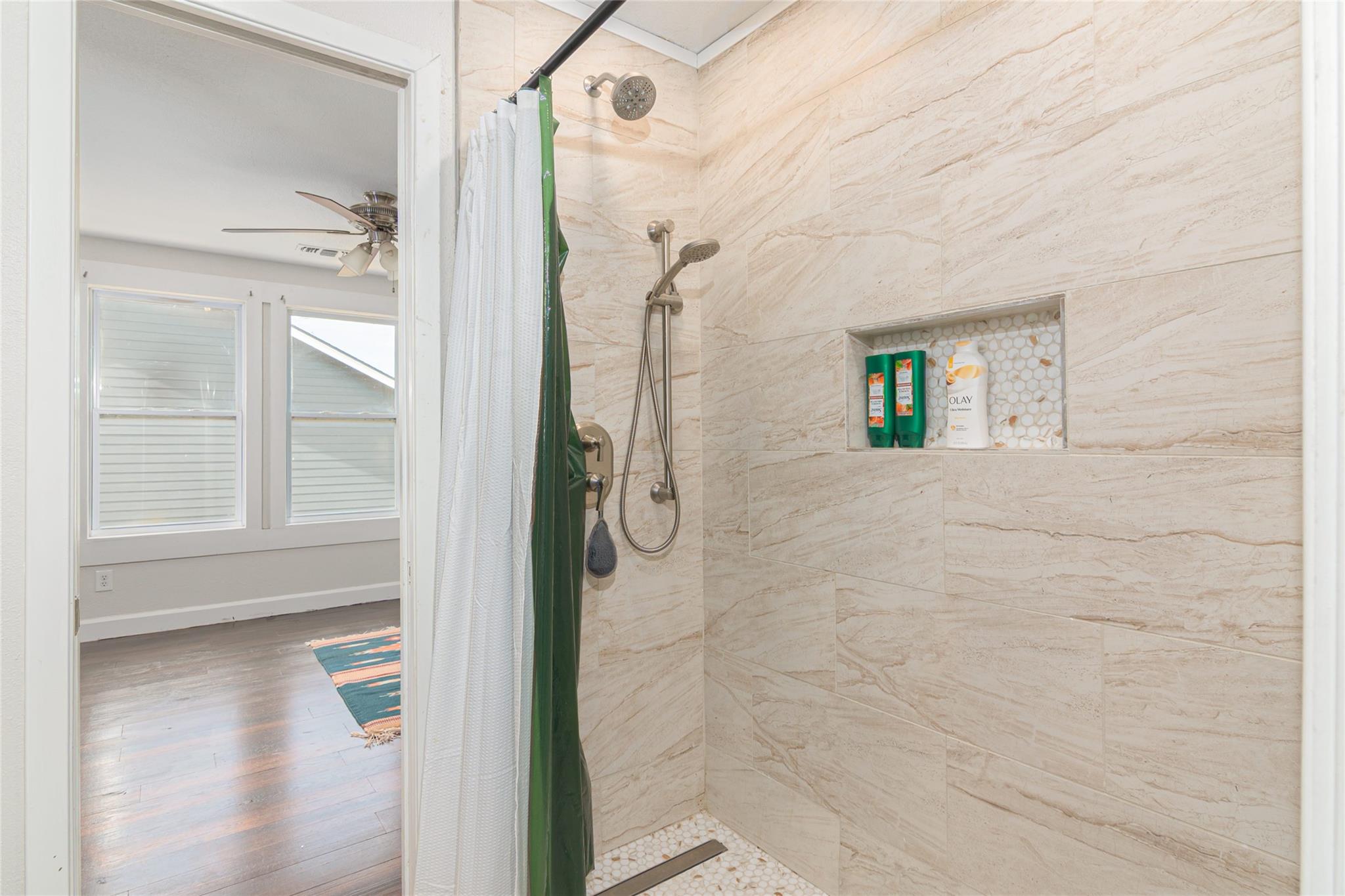 Image 9 of 26 For 204 Prim Rose St