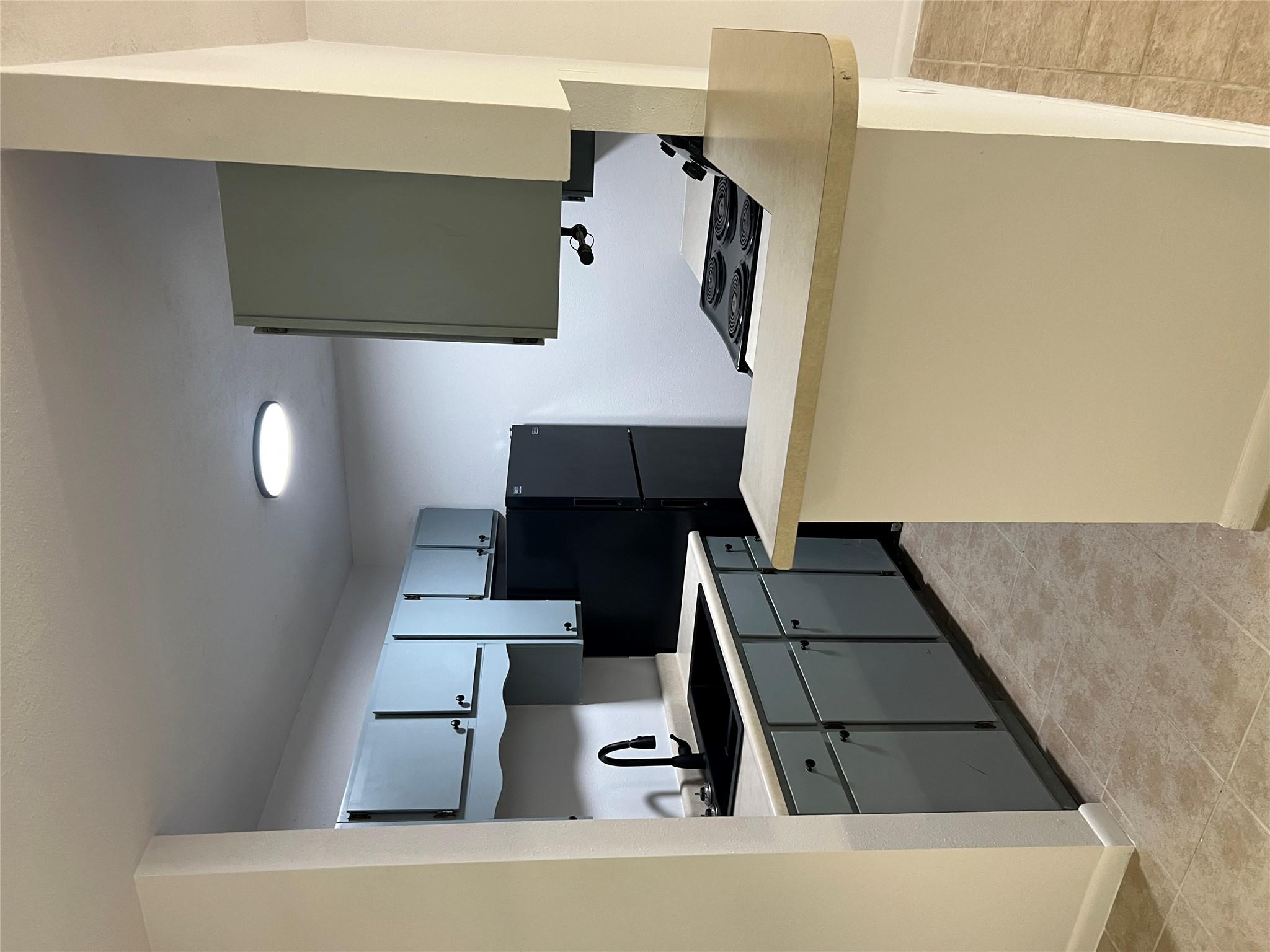 Image 3 of 12 For 1301 Greenlawn Pkwy C