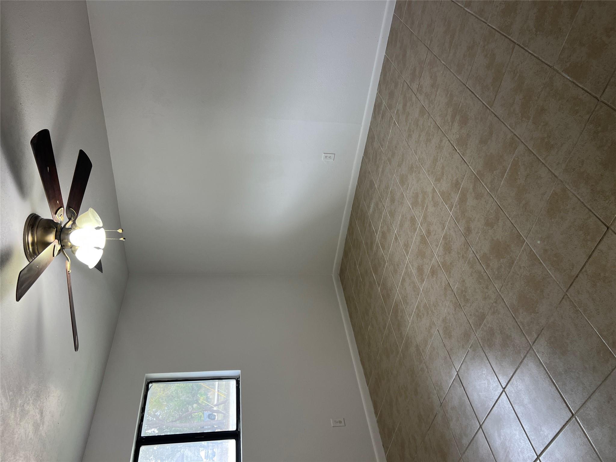 Image 8 of 12 For 1301 Greenlawn Pkwy C