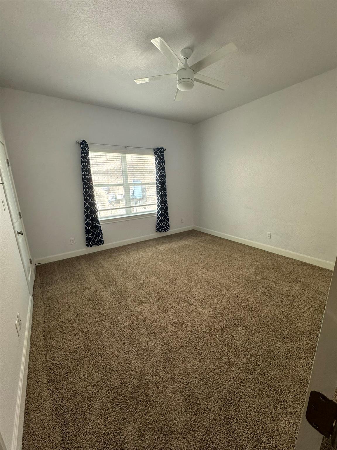 Image 13 of 18 For 28815 Chaffin Light