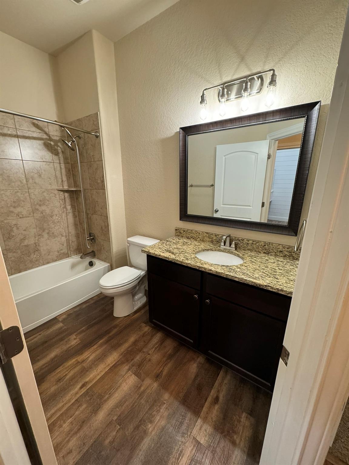 Image 14 of 18 For 28815 Chaffin Light