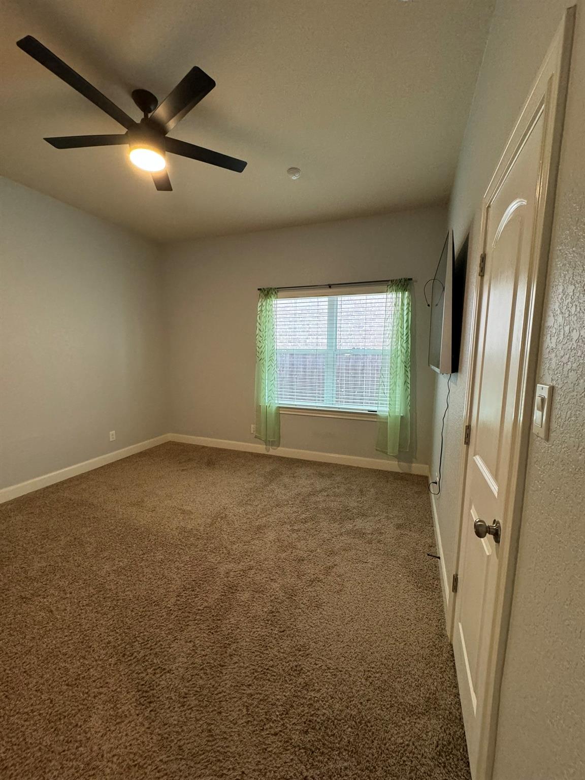 Image 15 of 18 For 28815 Chaffin Light