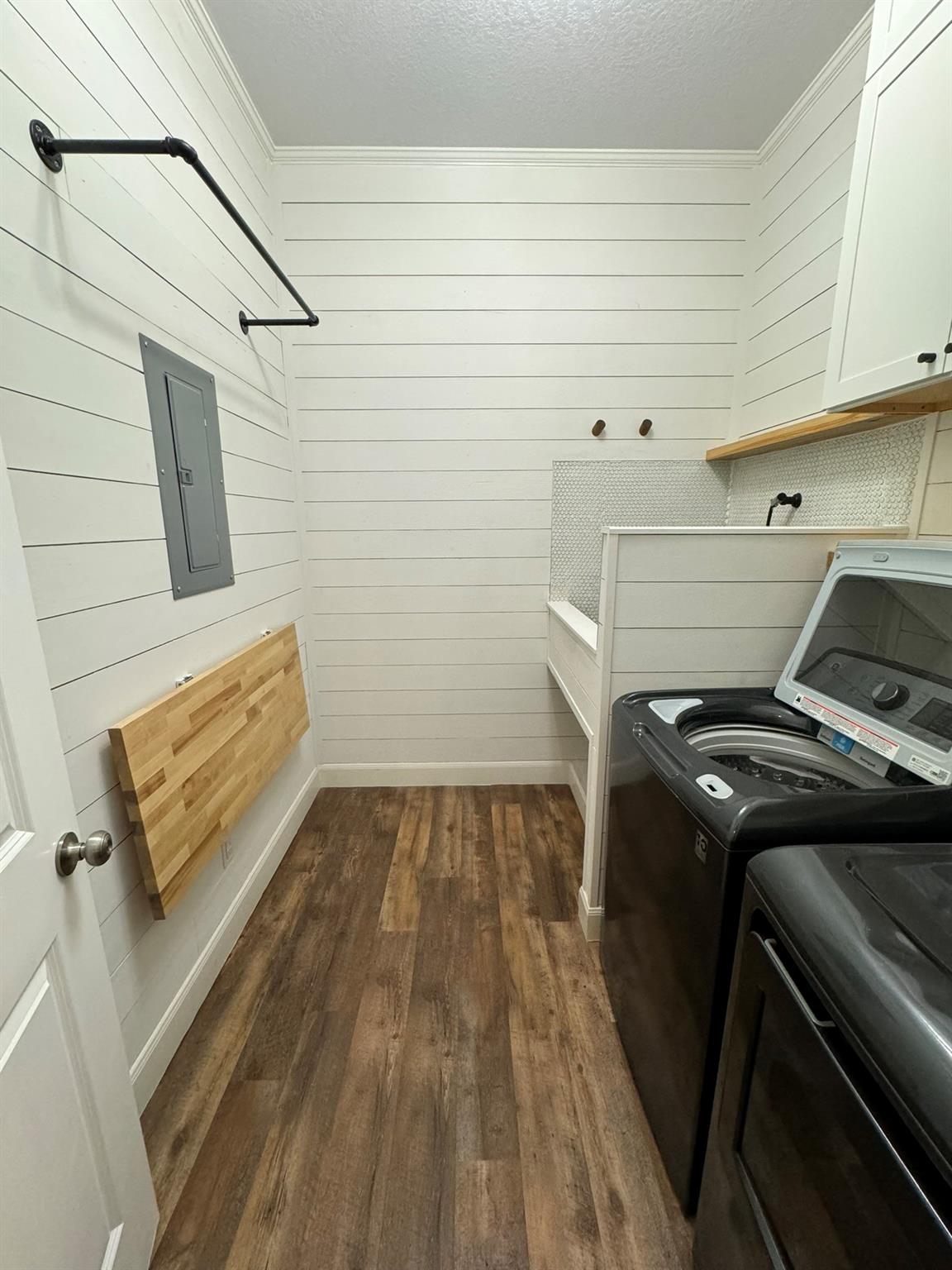 Image 17 of 18 For 28815 Chaffin Light