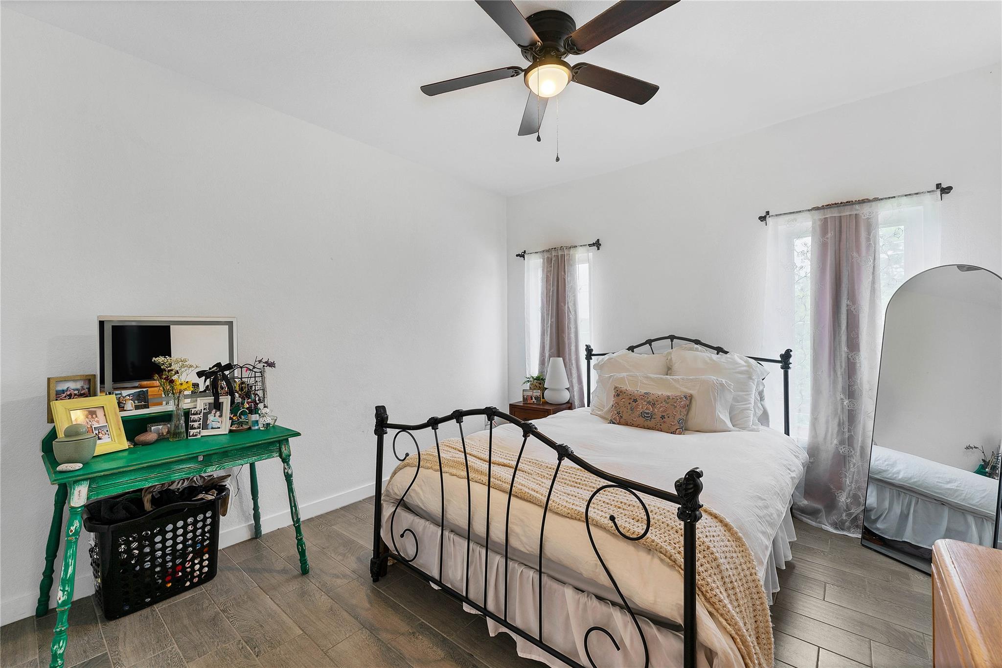 Image 17 of 29 For 893 Mather St