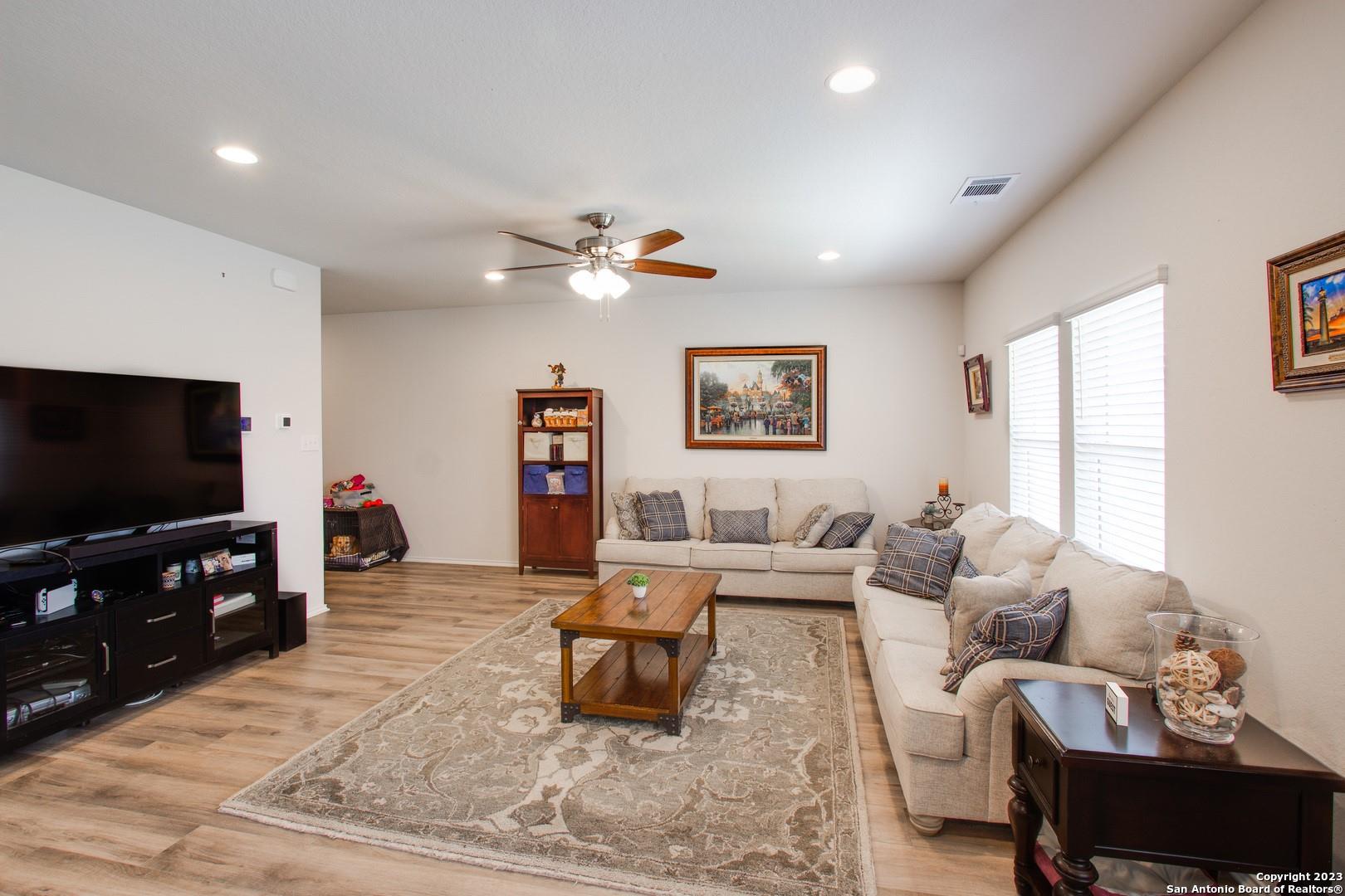 Image 3 of 35 For 2946 Wolfcreek Dr