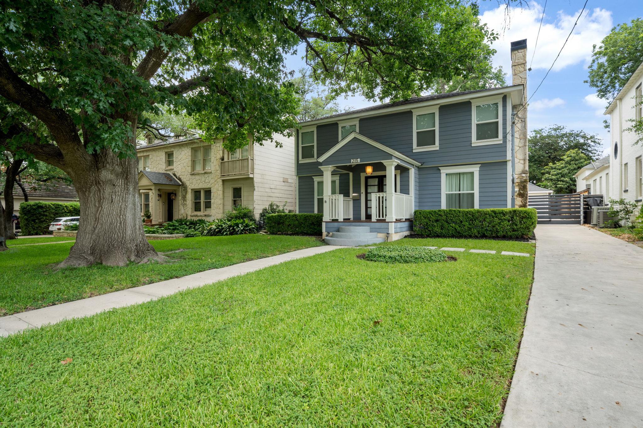 Image 3 of 36 For 215 College Blvd