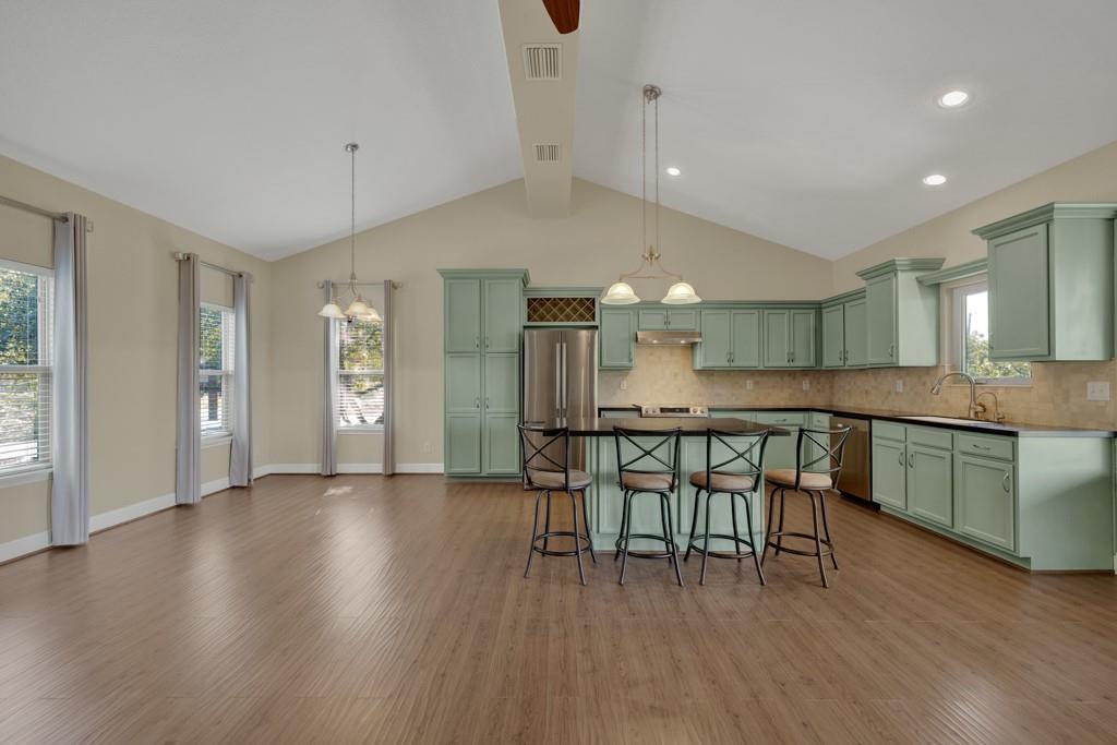 Image 10 of 40 For 925 & 913 Glenn Dr