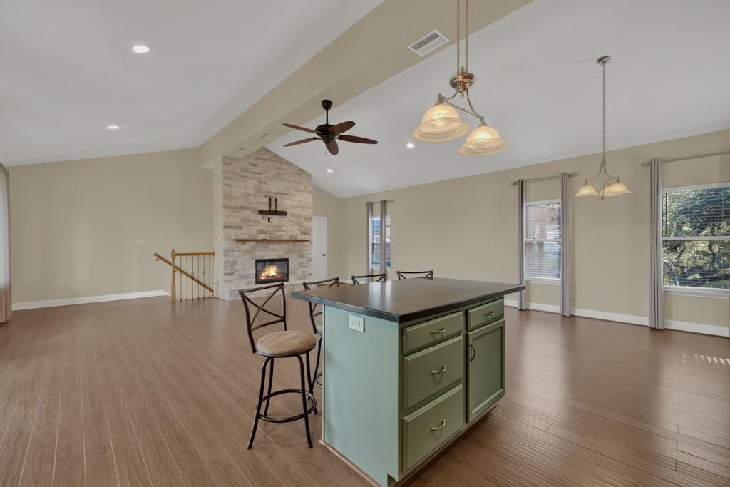 Image 8 of 40 For 925 & 913 Glenn Dr