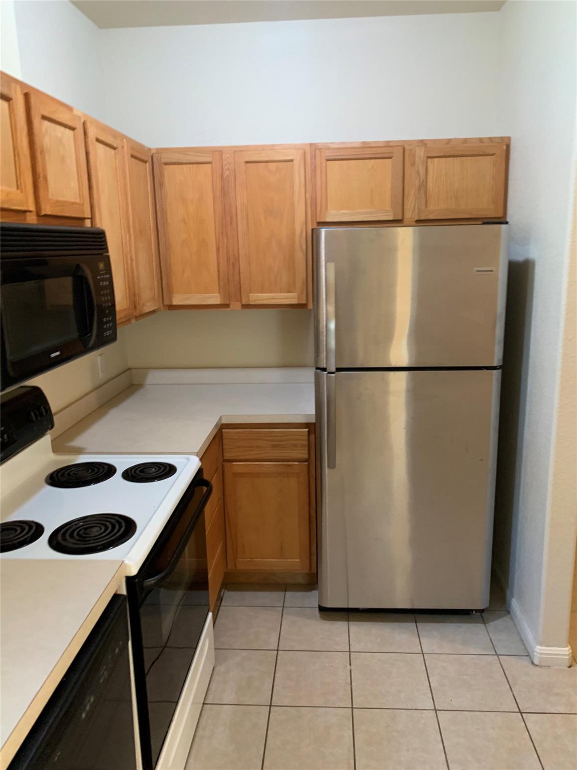 Image 2 of 5 For 900 Pecan St 101