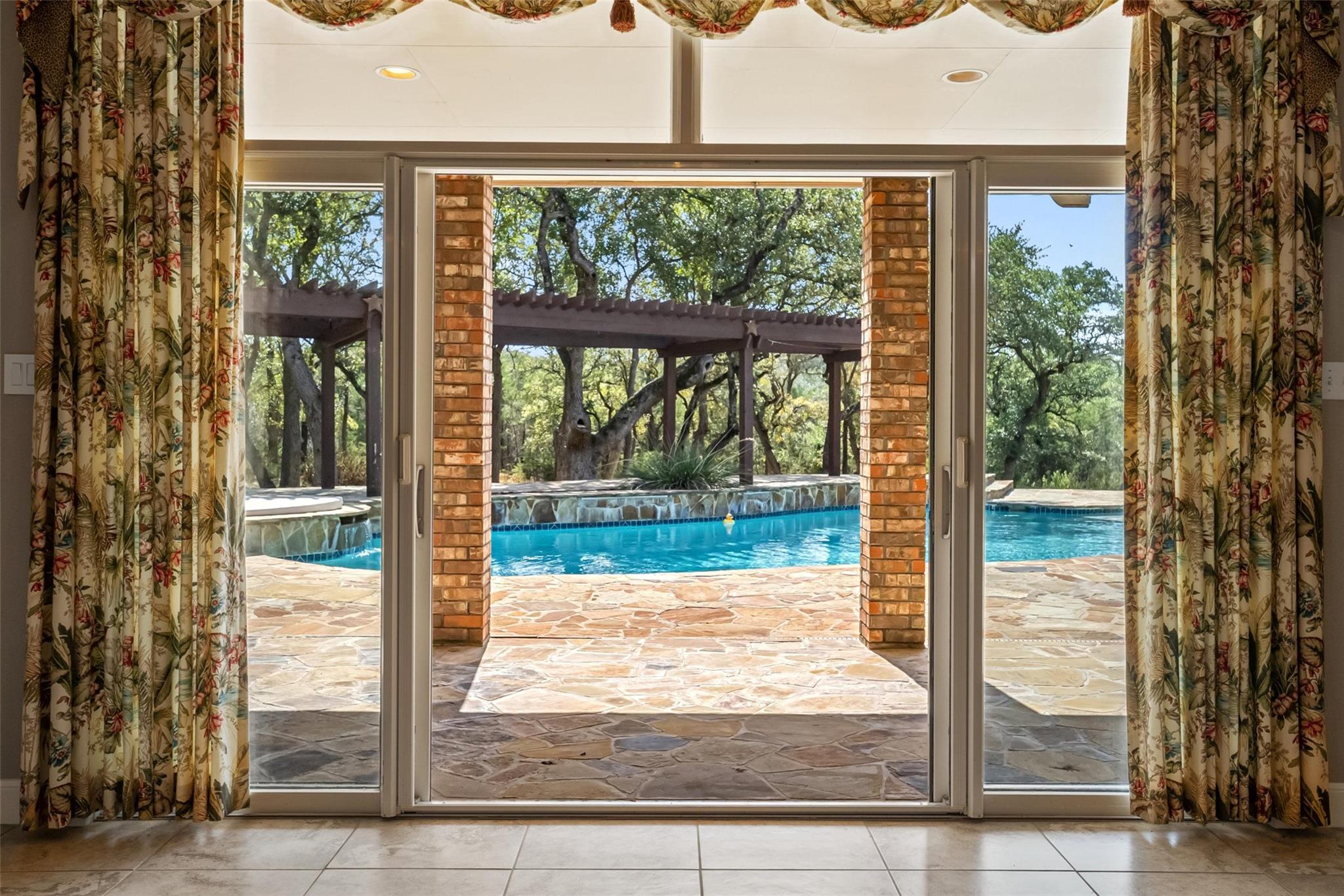 Image 21 of 40 For 1071 Fieldstone Dr