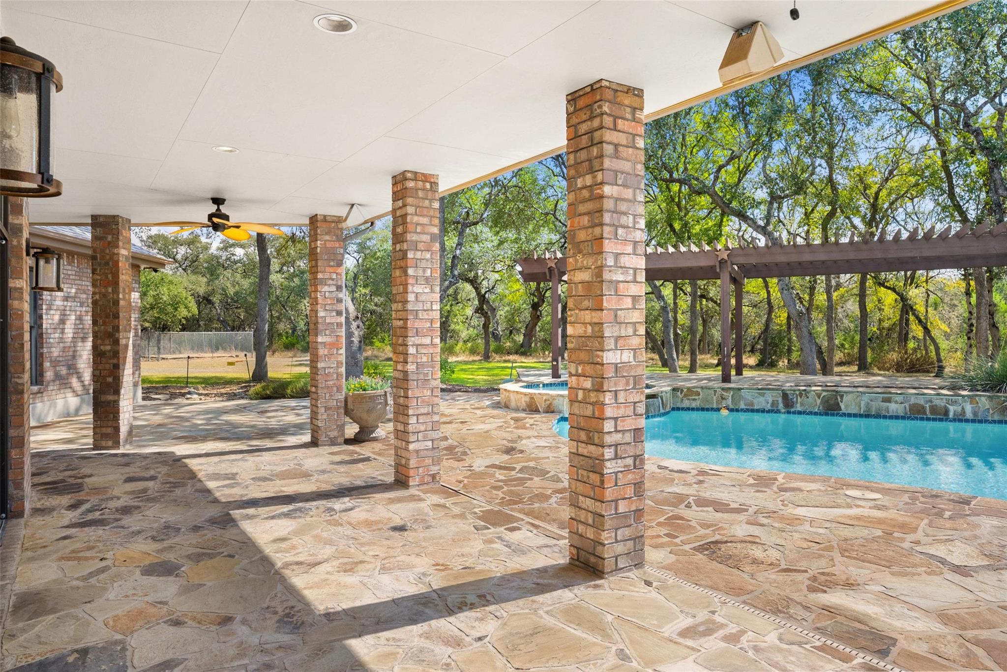 Image 22 of 40 For 1071 Fieldstone Dr