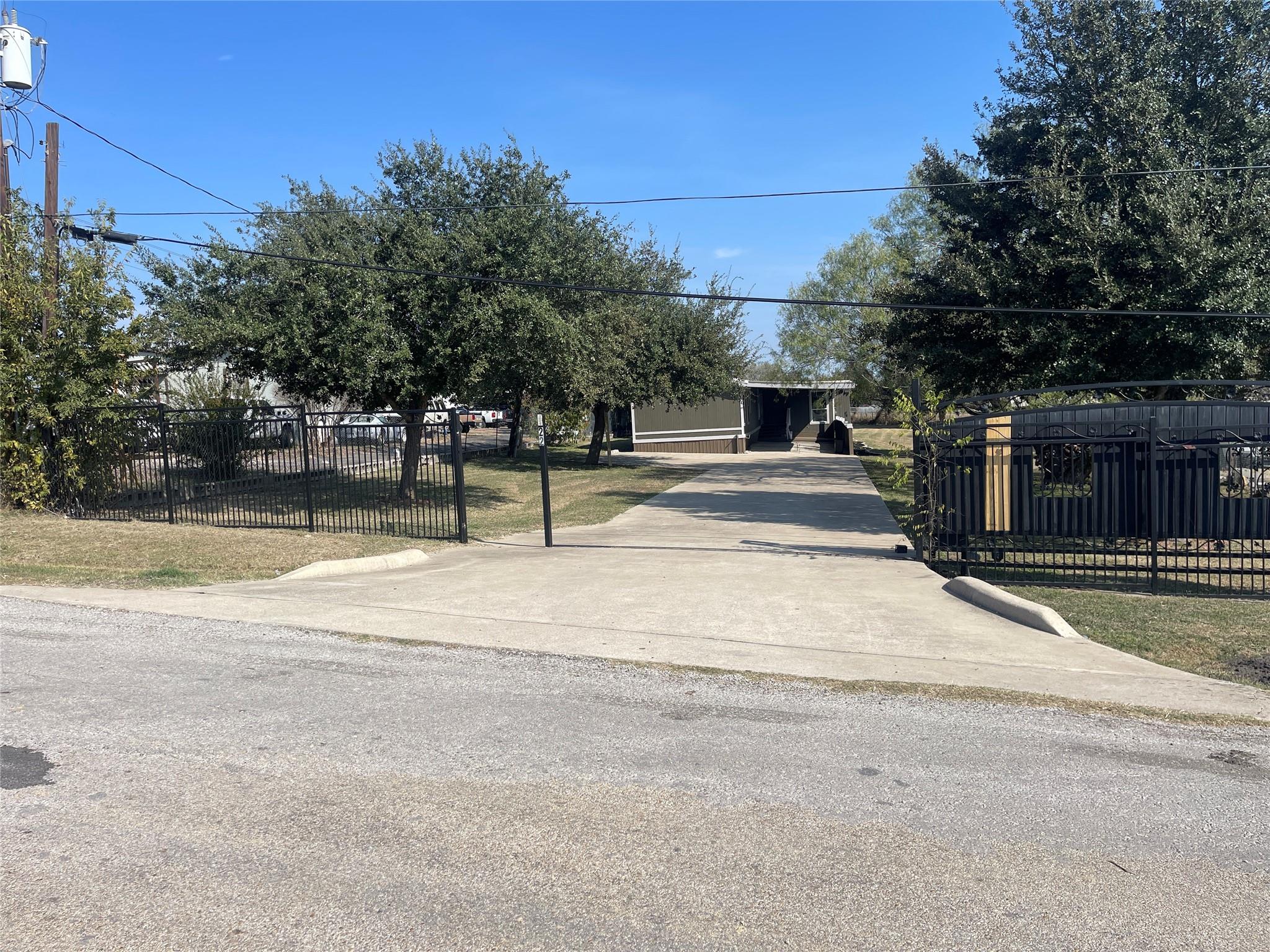 Details for 22 Niederwald Dr, Kyle, TX 78640