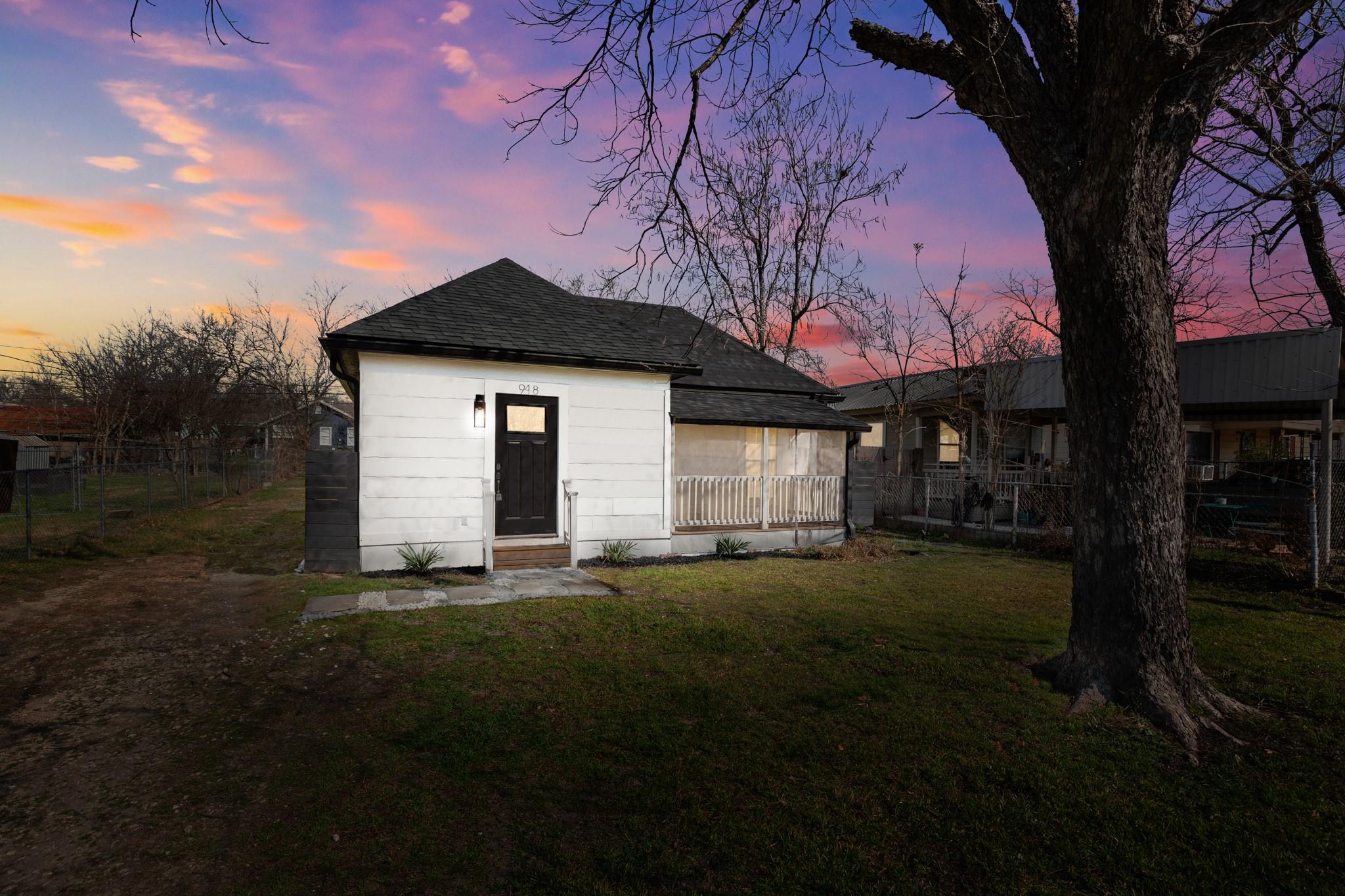 Details for 918 3rd St , Taylor, TX 76574